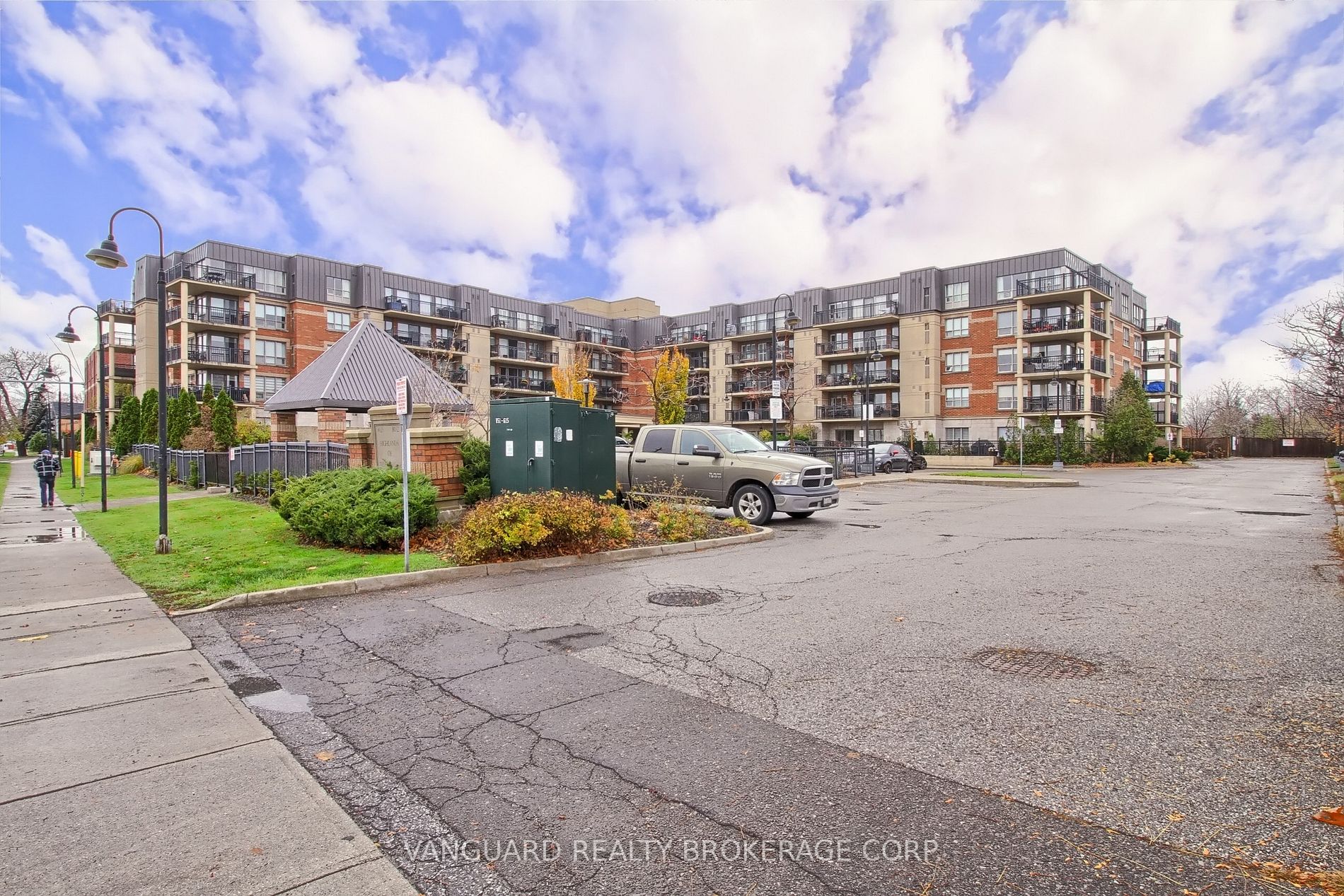 8026 Kipling Ave W, #513