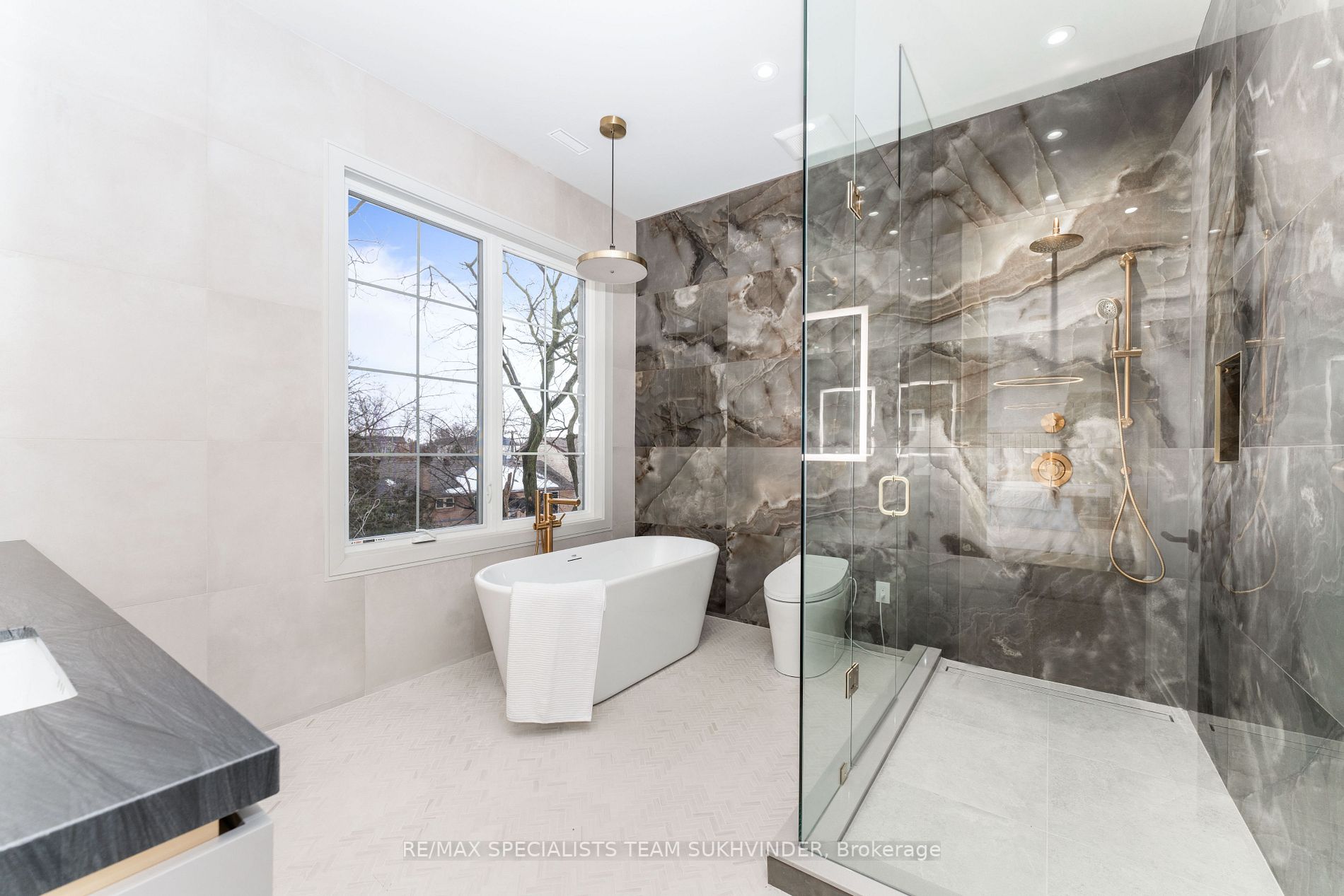 204 Hollingsworth Dr