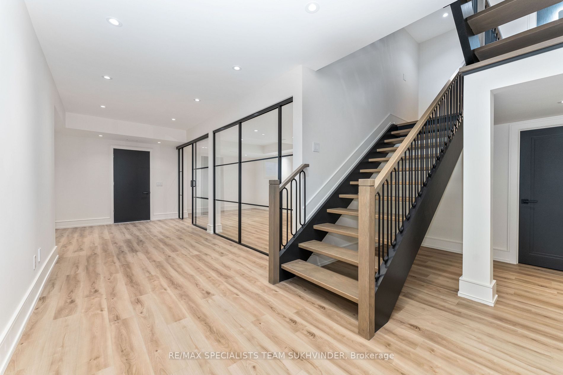 204 Hollingsworth Dr