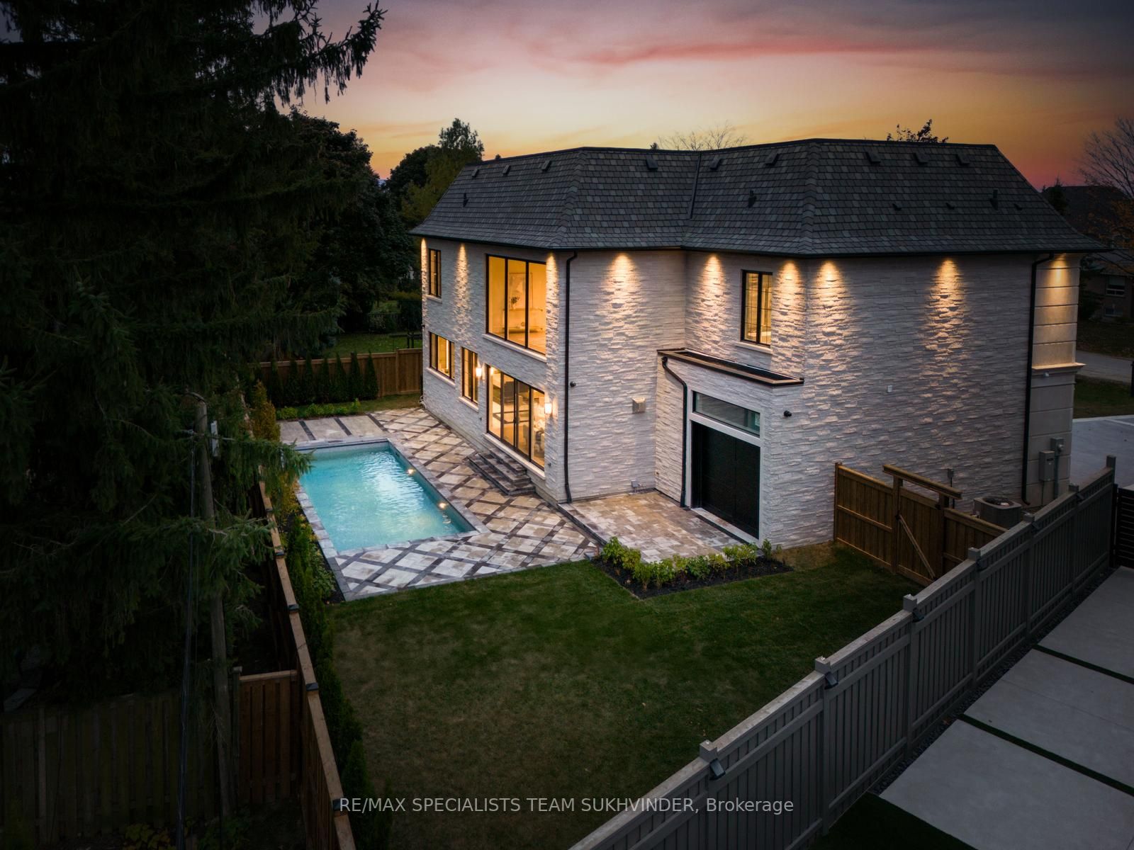 204 Hollingsworth Dr