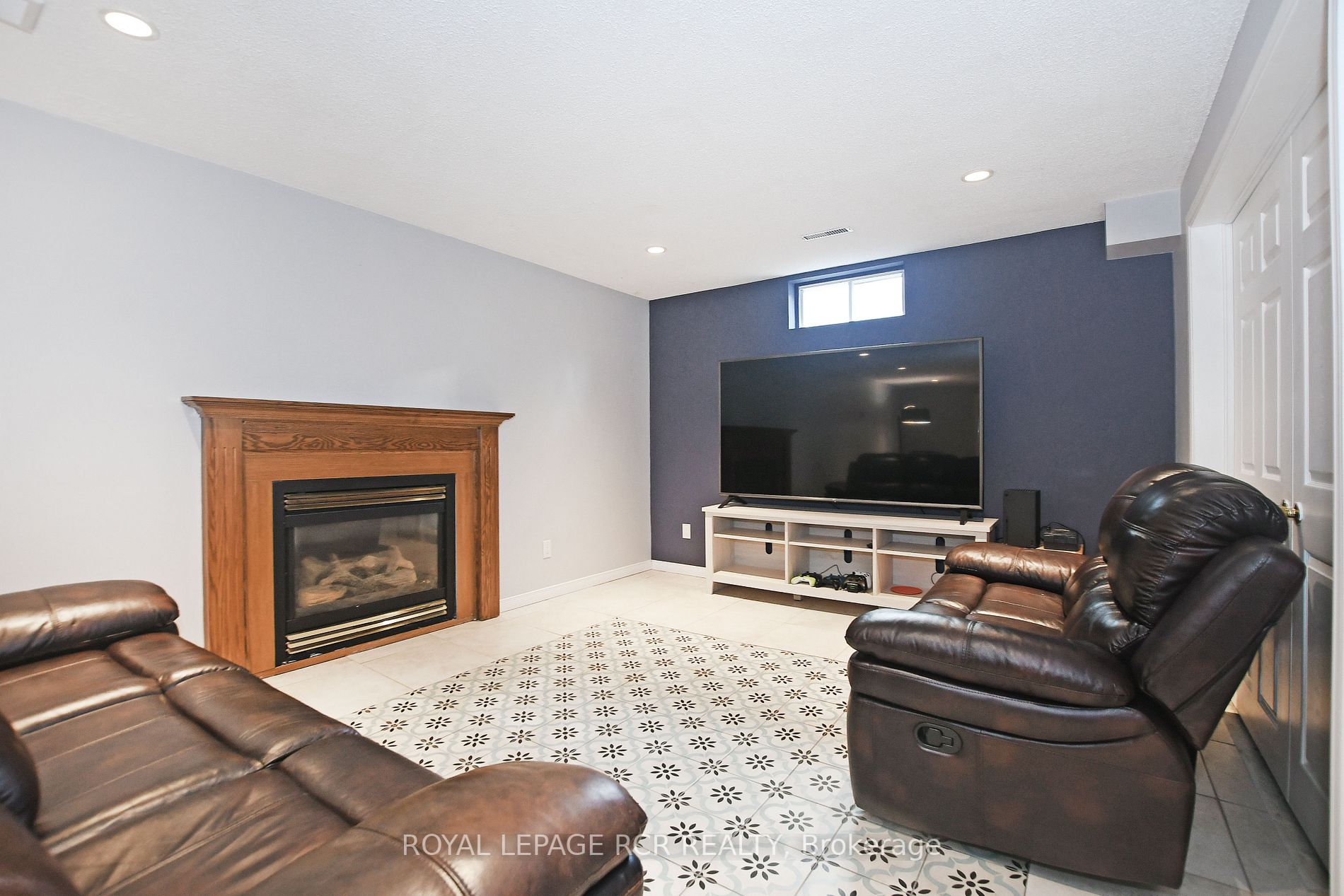 5 Willis Dr