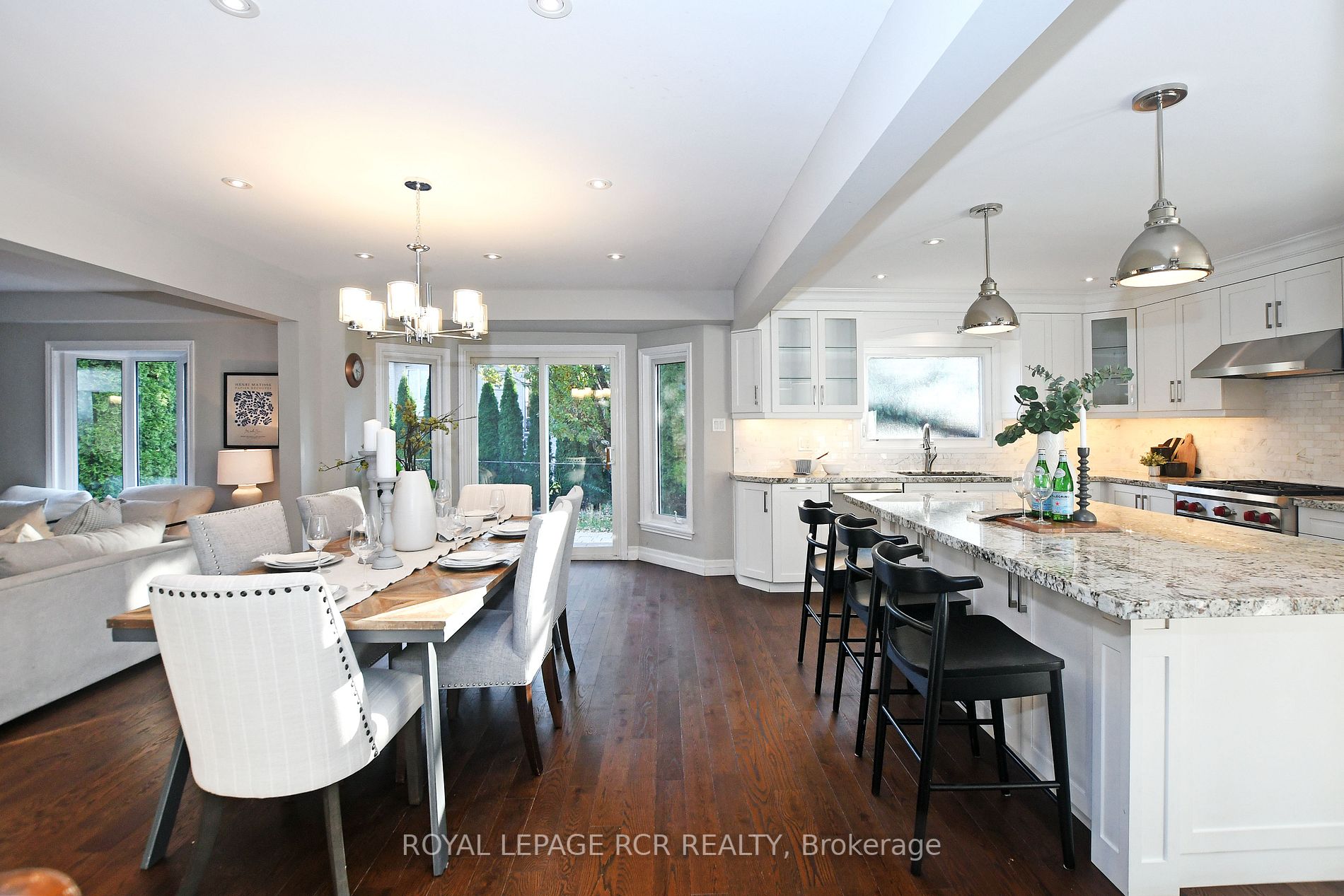 5 Willis Dr