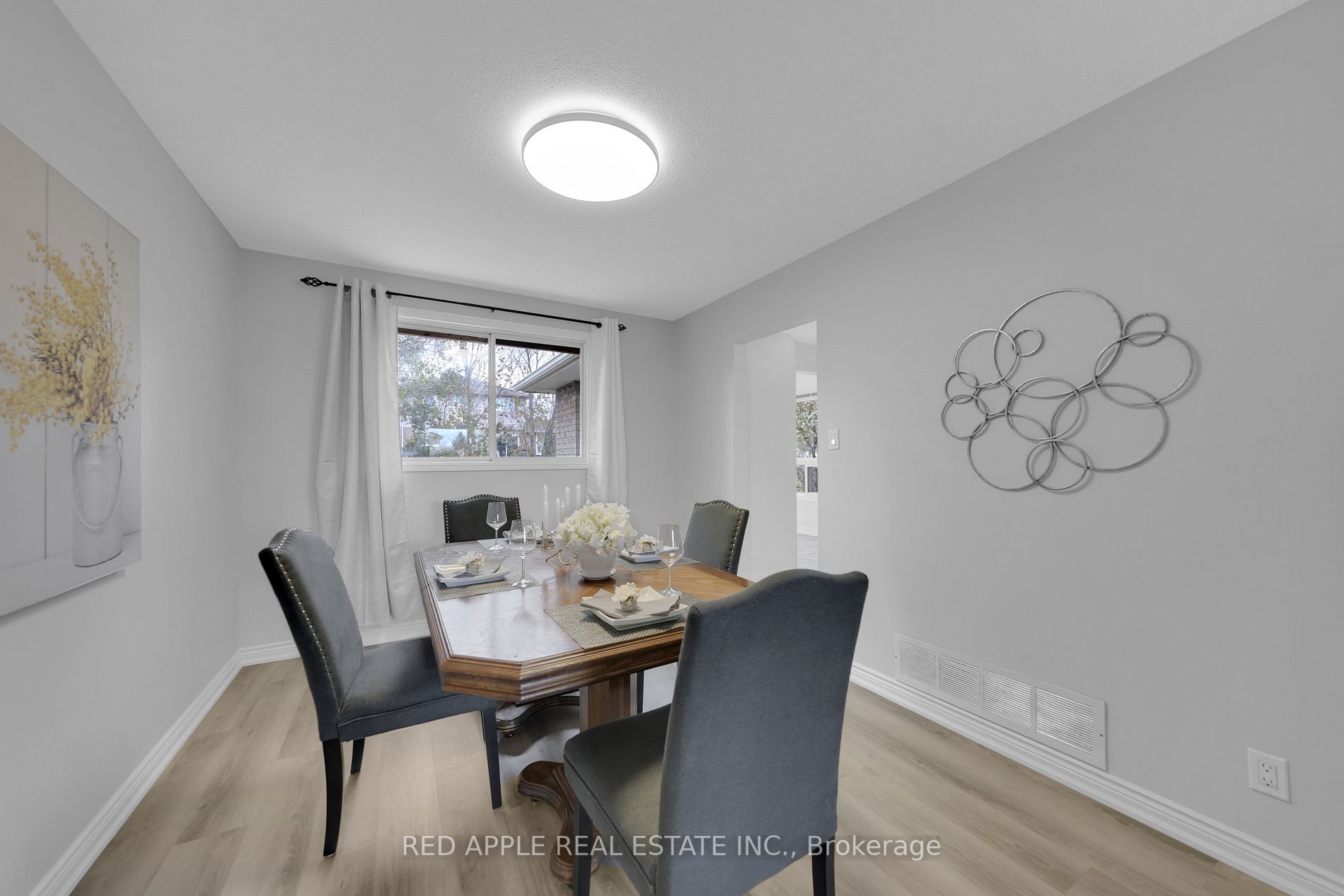 94 Crown Cres