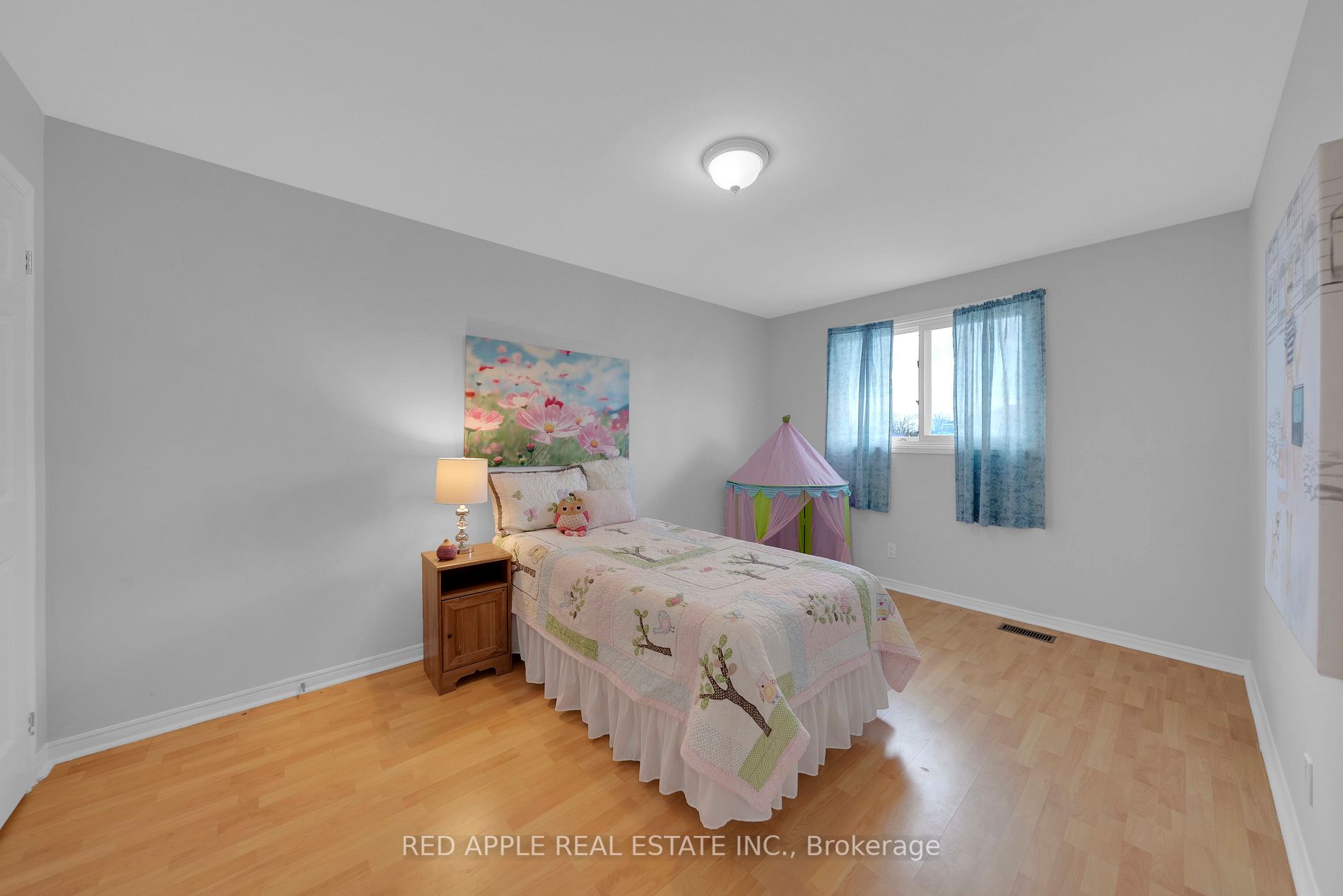 94 Crown Cres