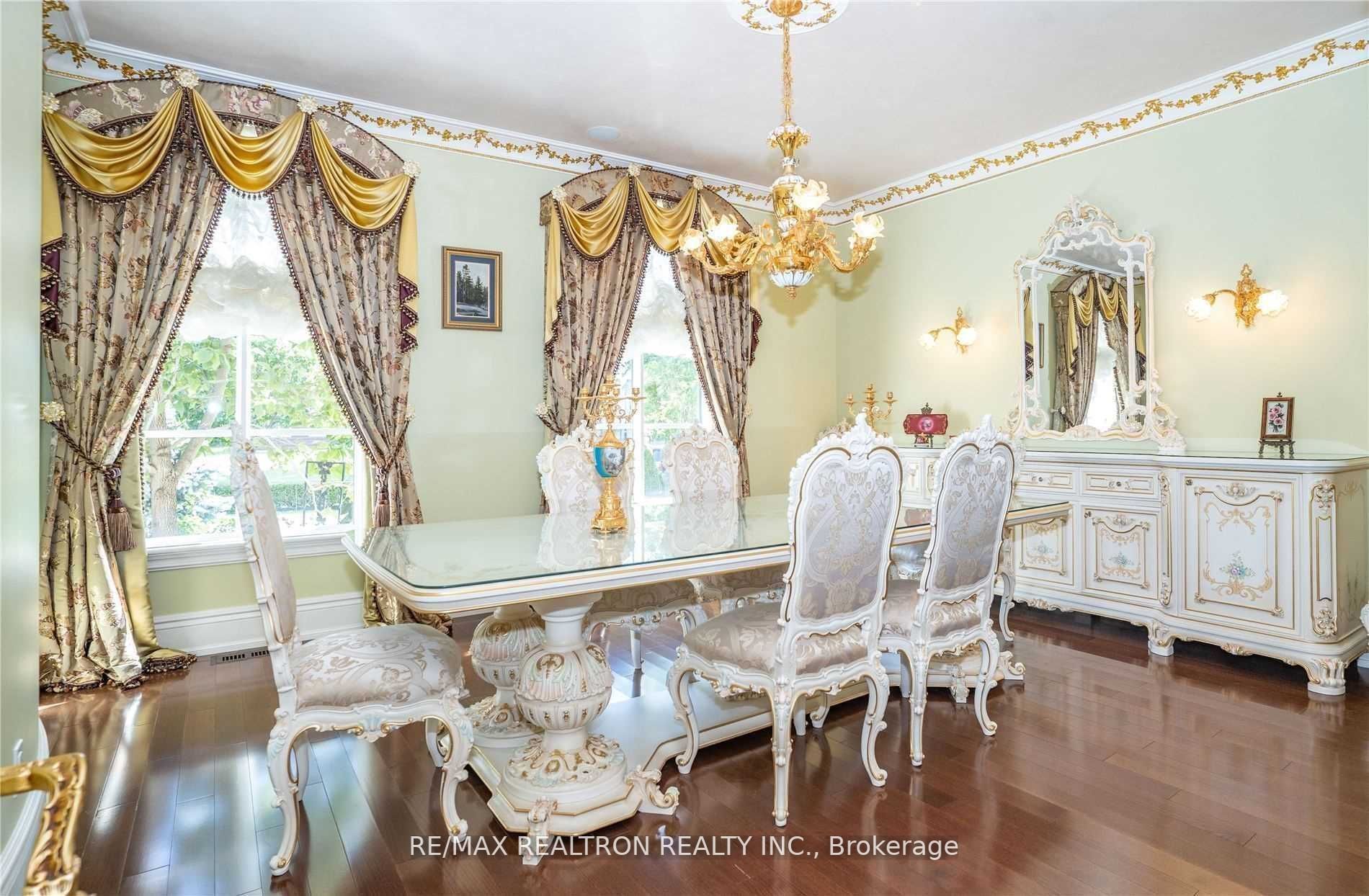10 Denham Dr