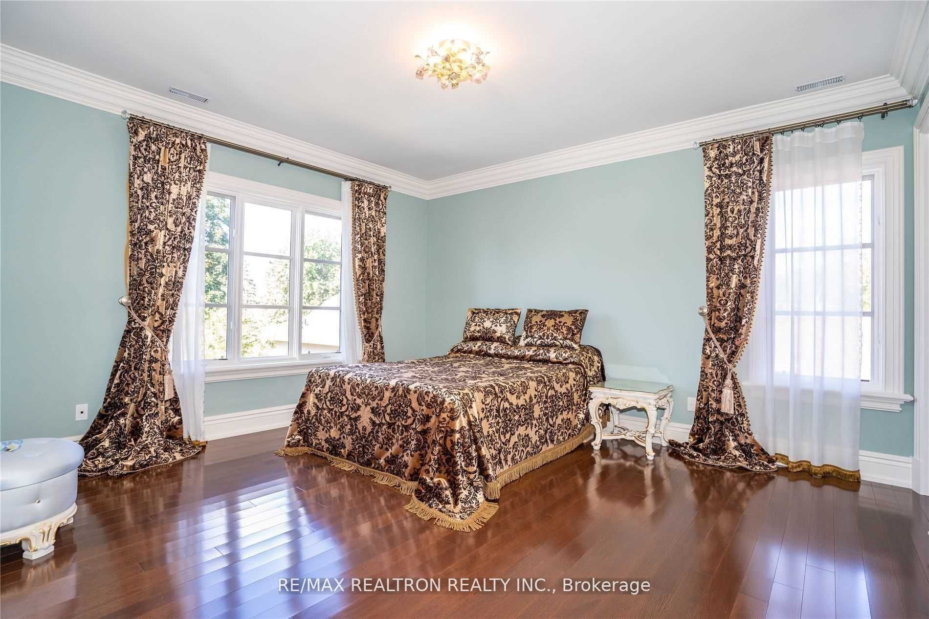 10 Denham Dr