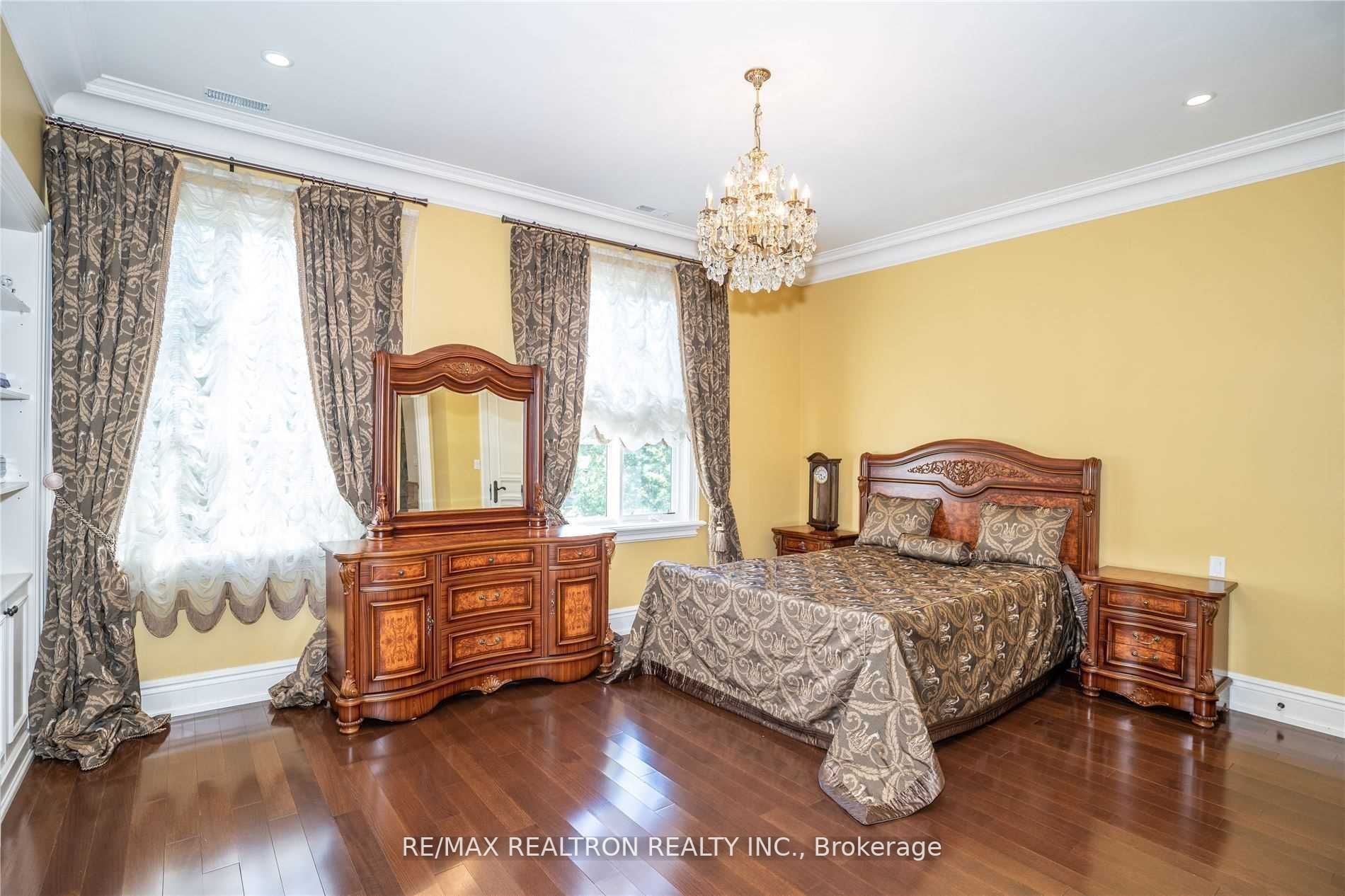 10 Denham Dr