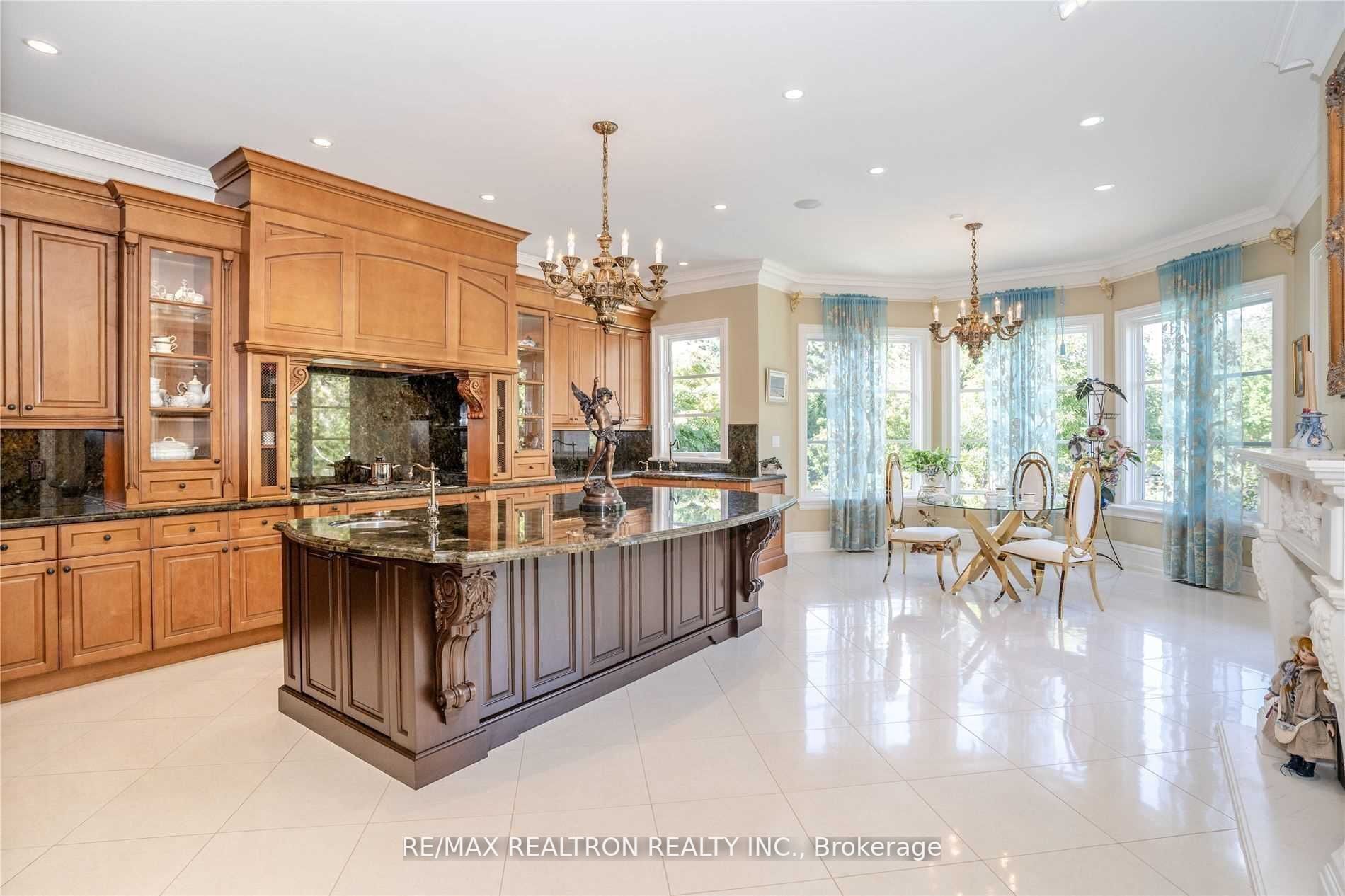 10 Denham Dr