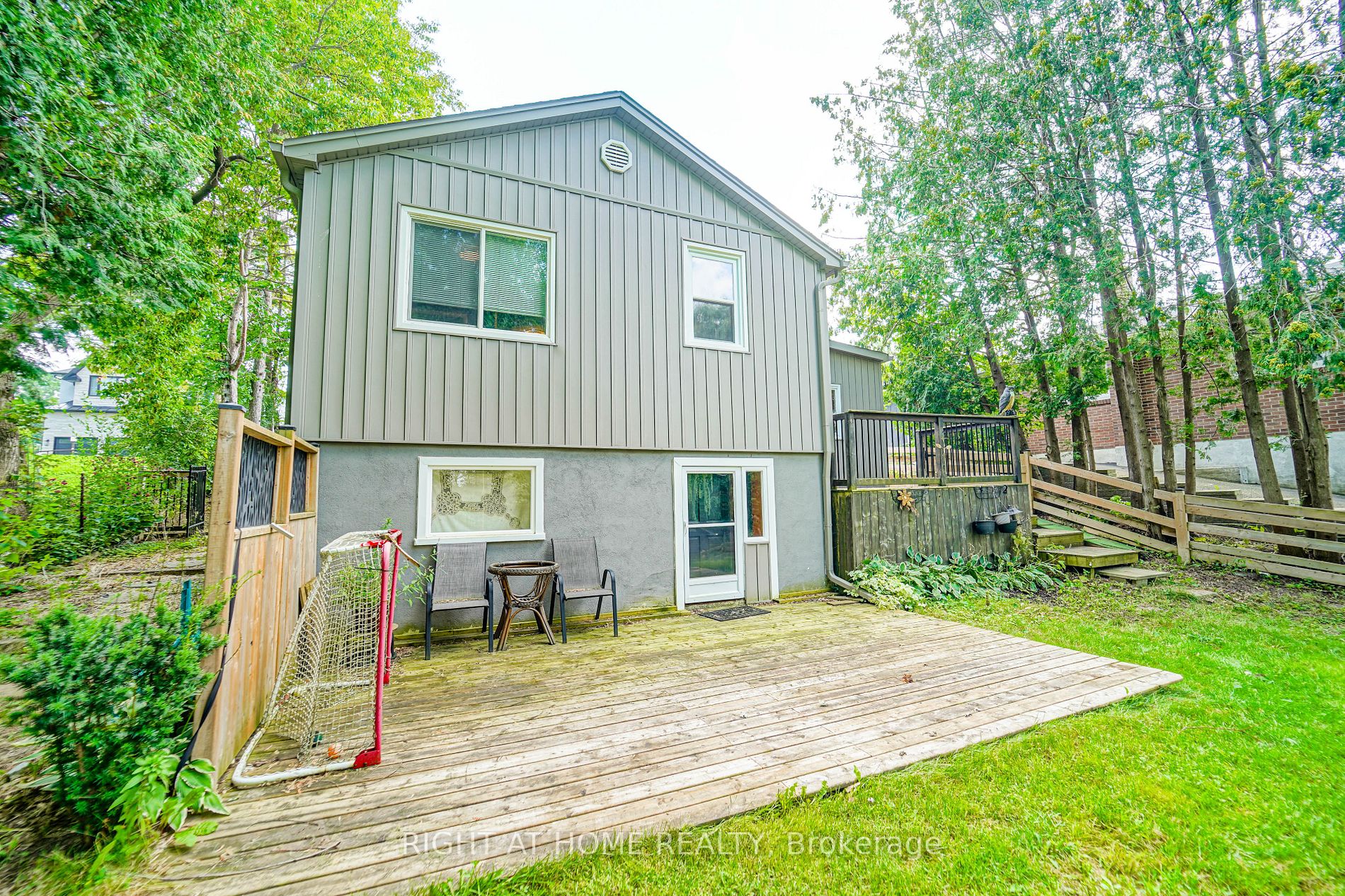 6072 Hillsdale Dr