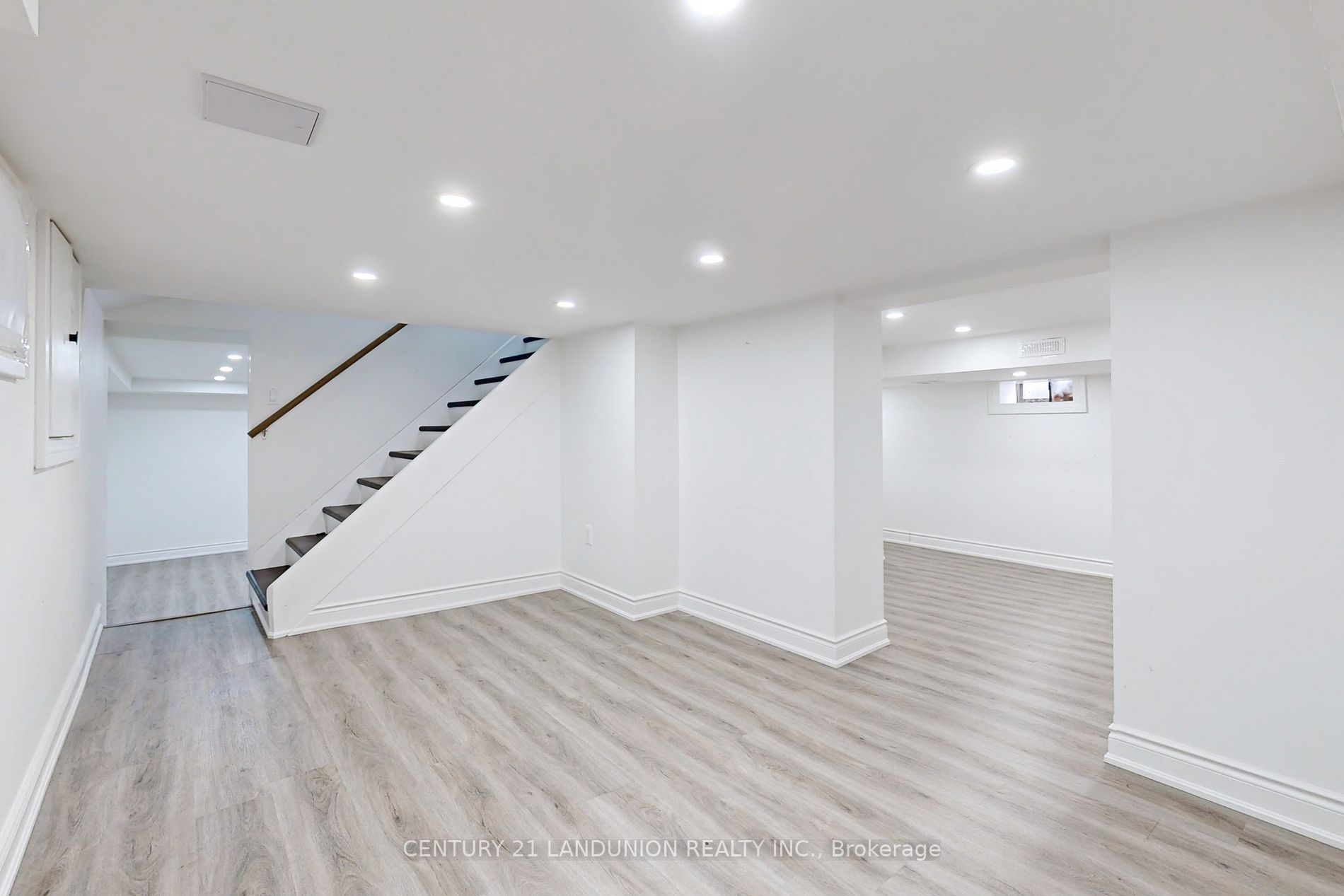 15 Victoria St