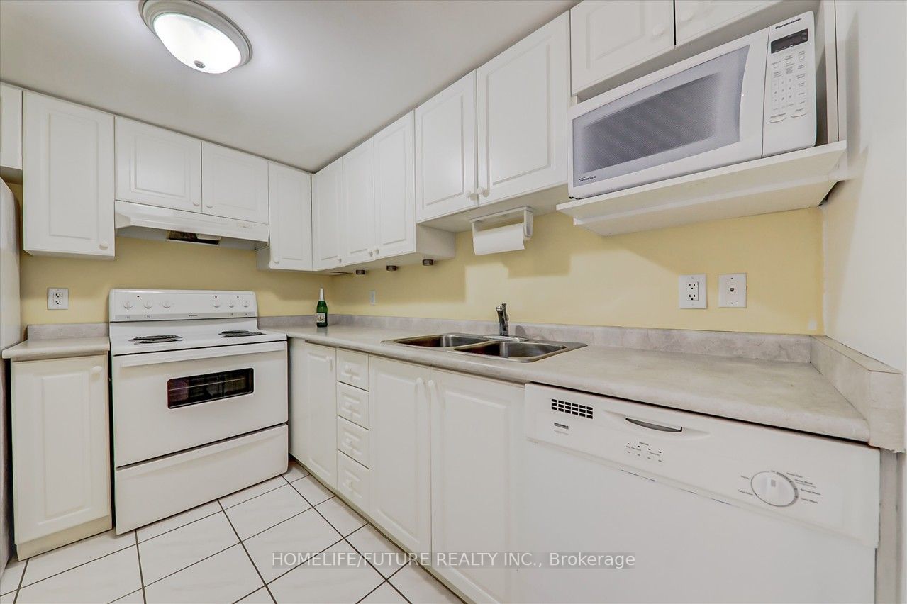 160 Wellington St E, #314