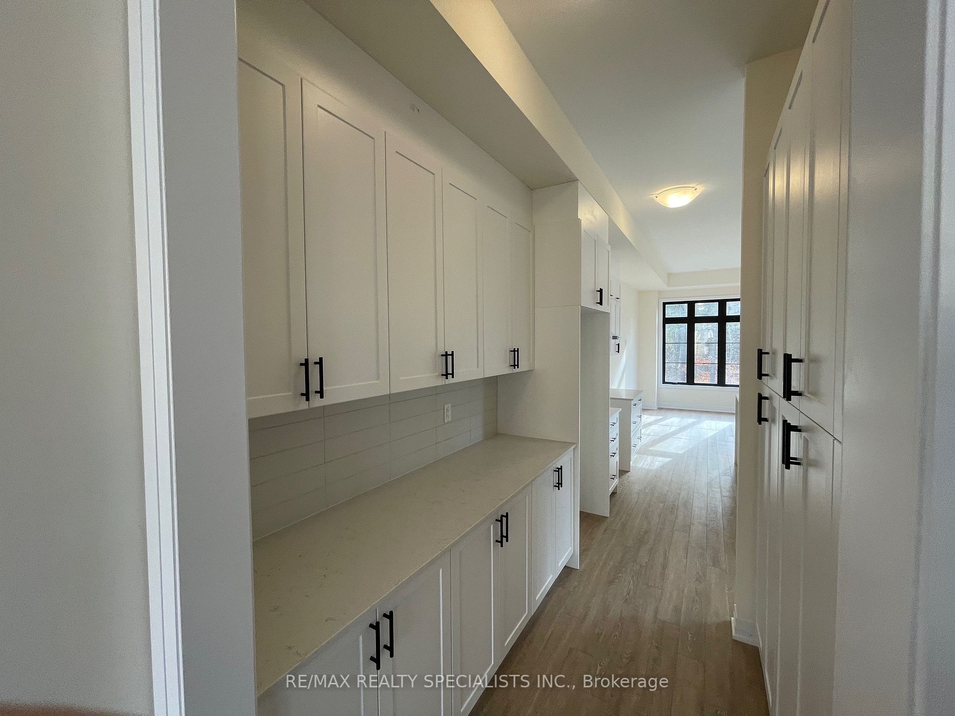 39 De La Roche Dr