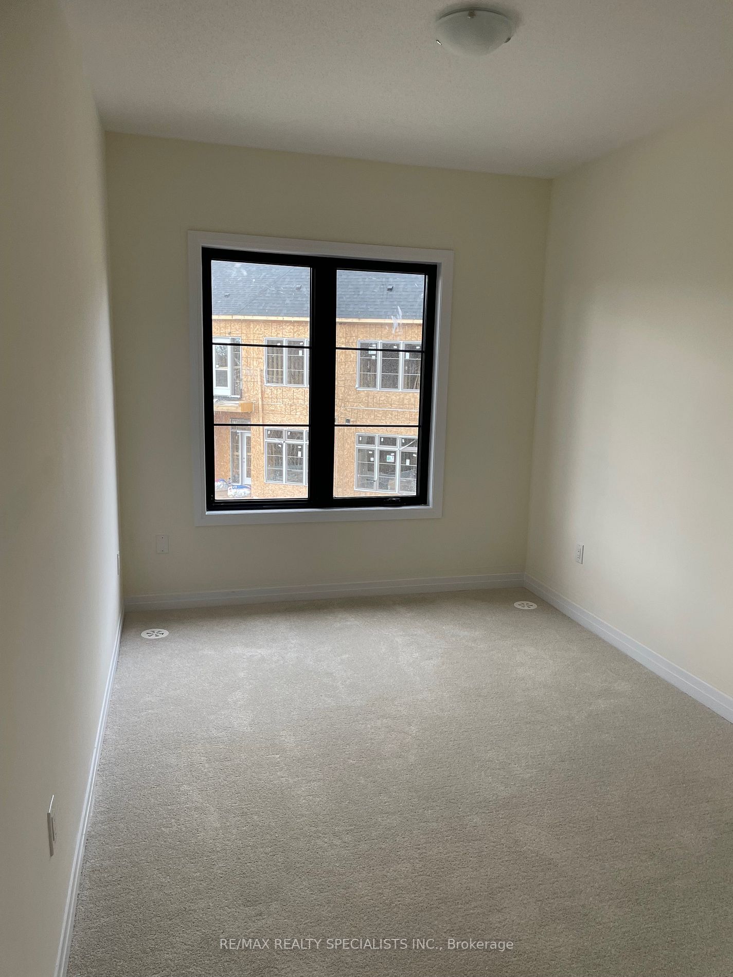39 De La Roche Dr