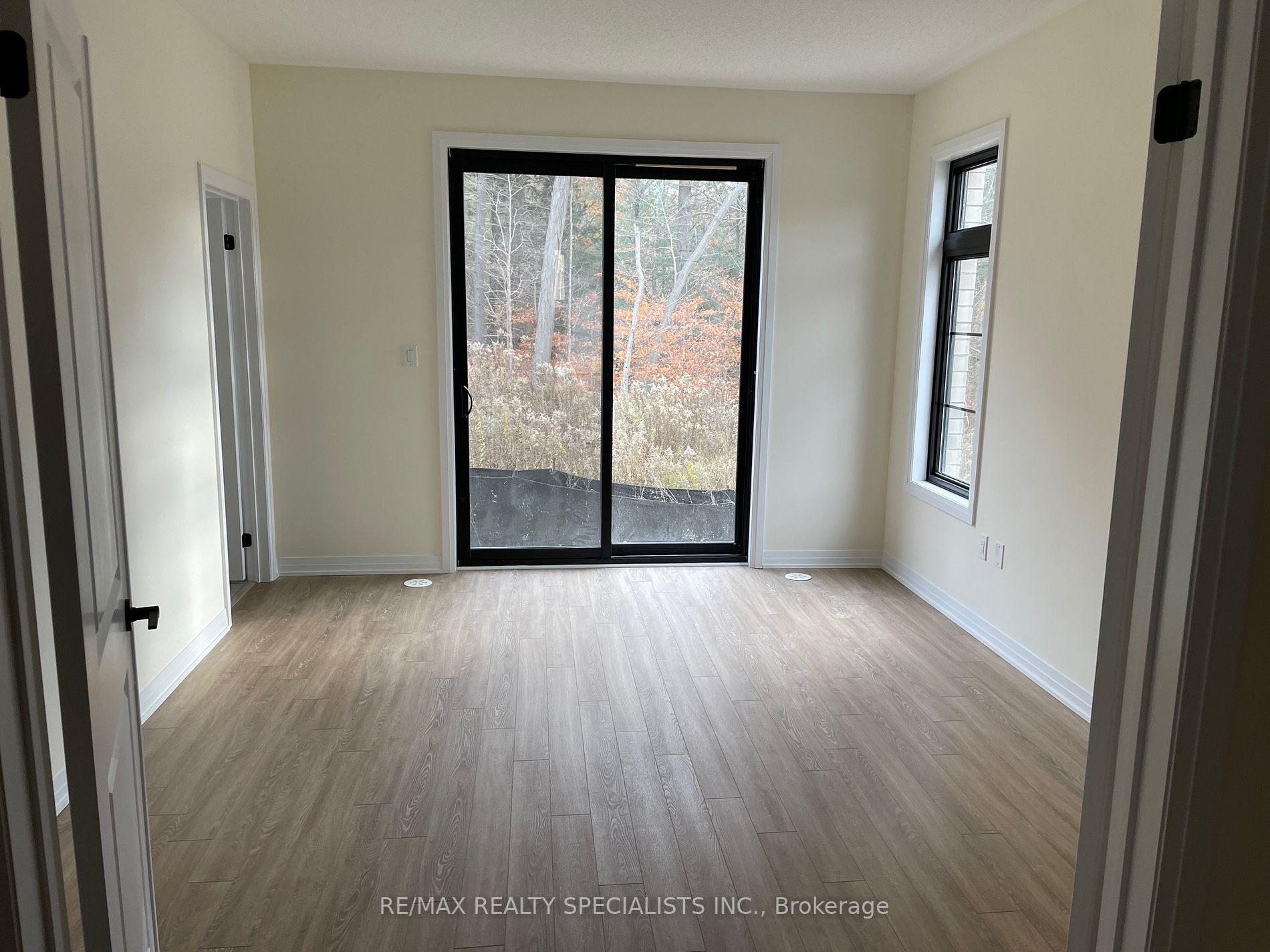 39 De La Roche Dr