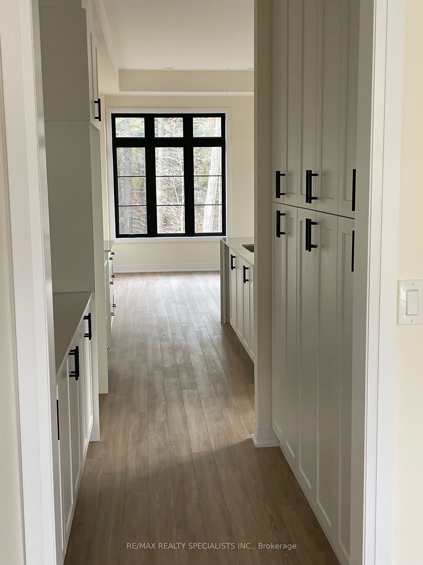 39 De La Roche Dr