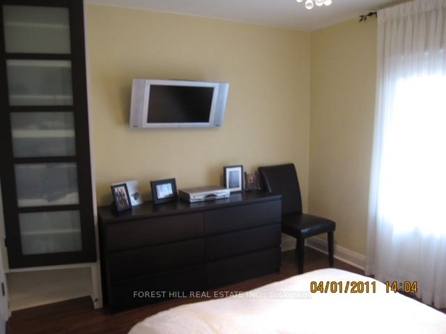 86 Grandview Ave, #Main Fl