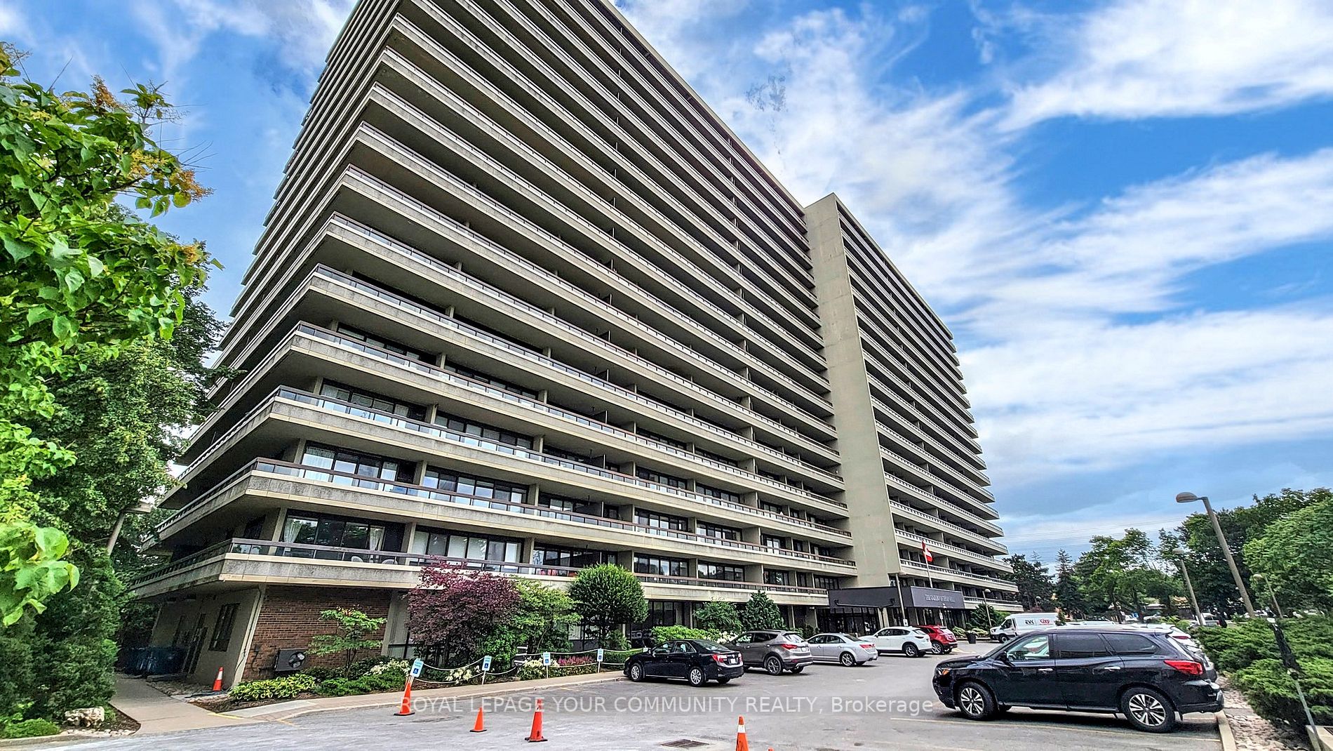 8111 Yonge St, #1408