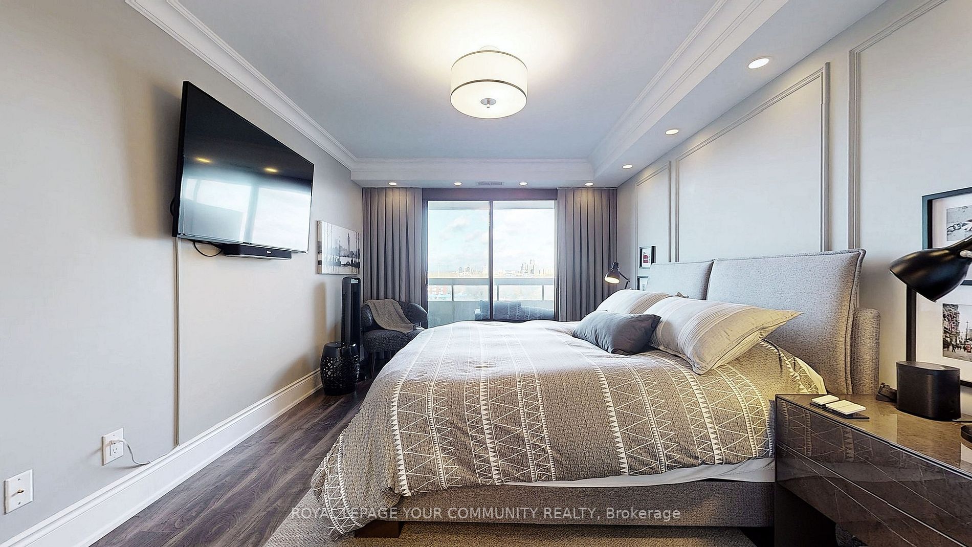 8111 Yonge St, #1408