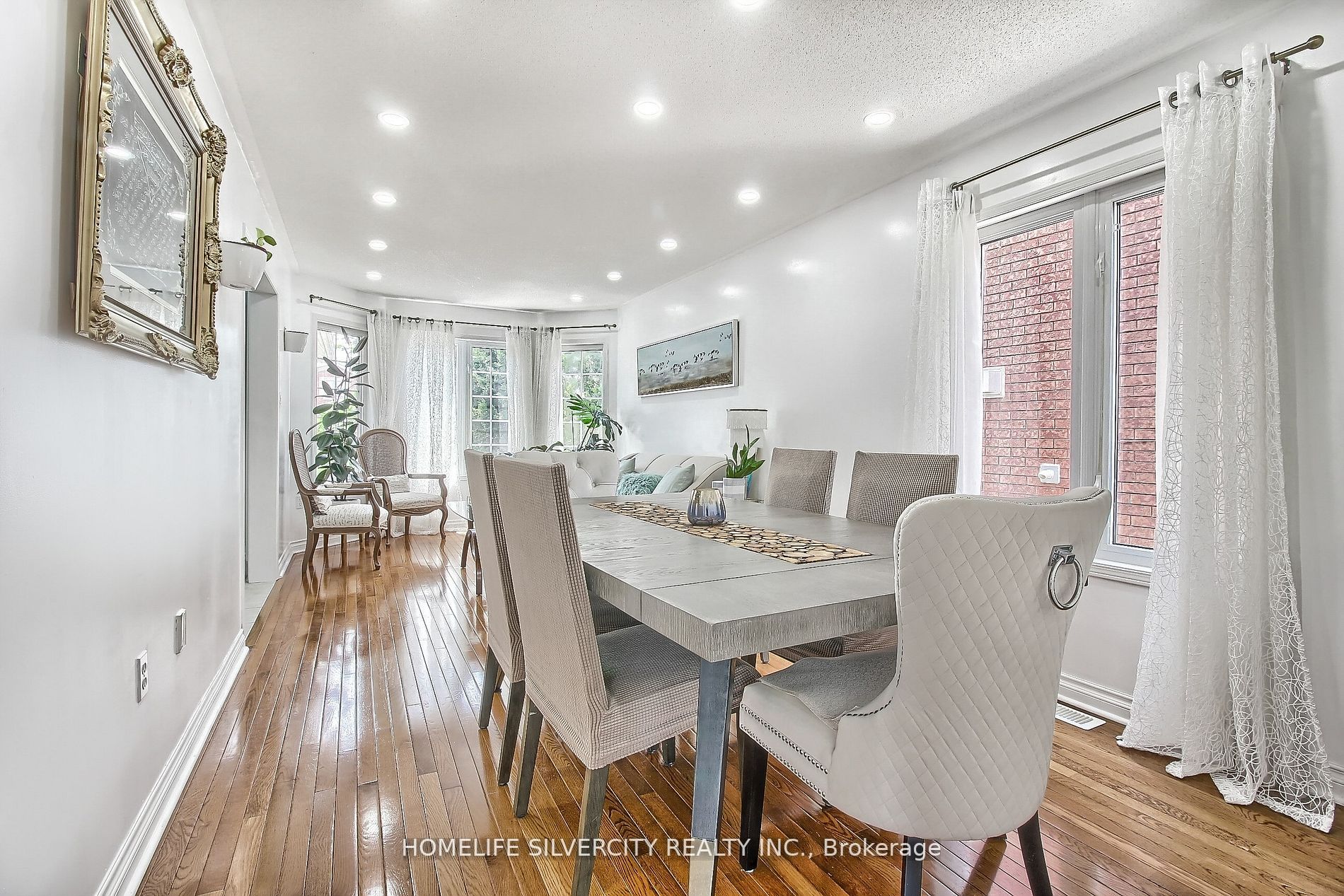 8 Prince Dr
