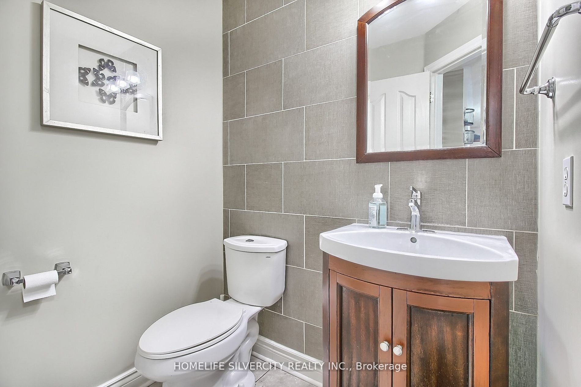 8 Prince Dr