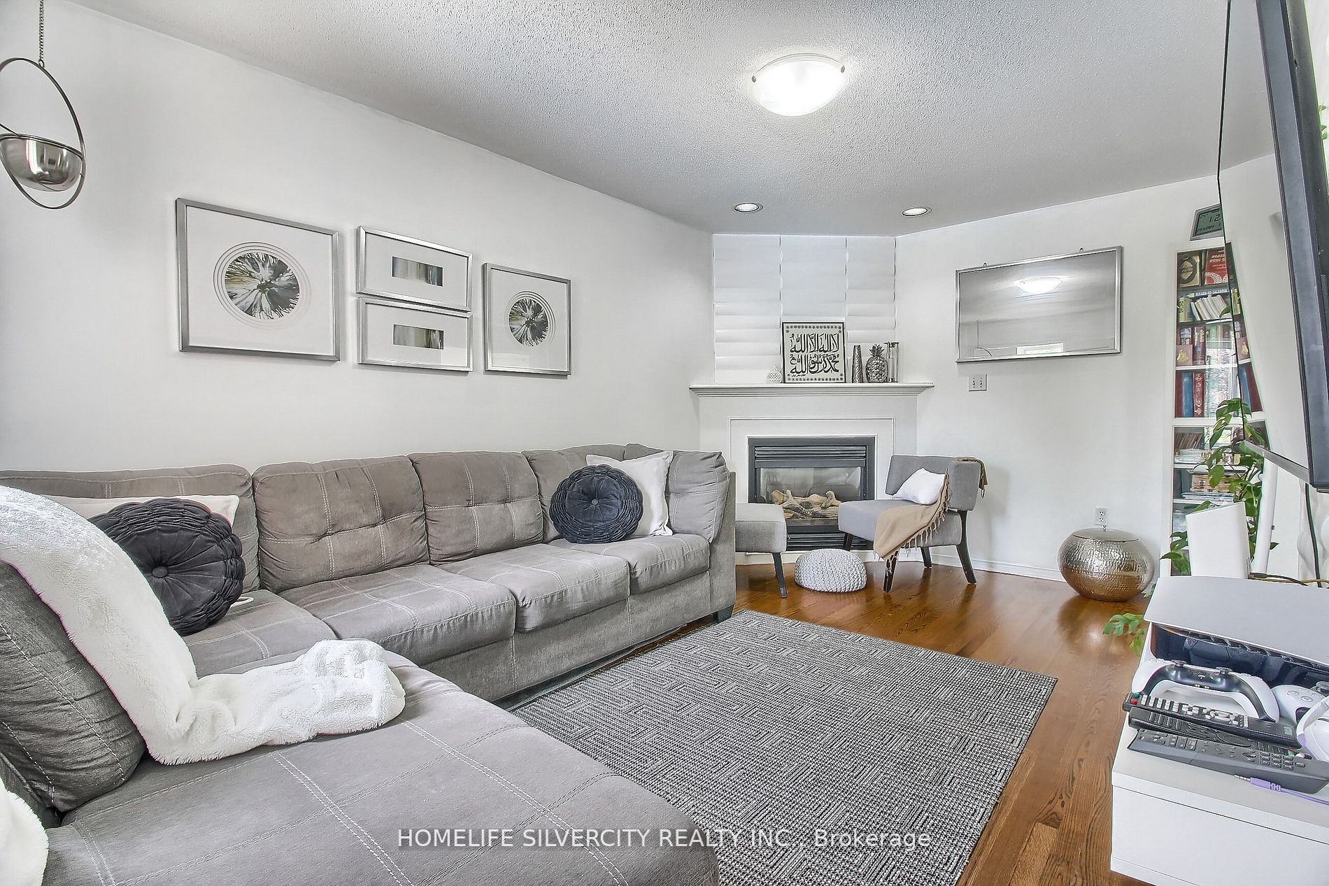 8 Prince Dr
