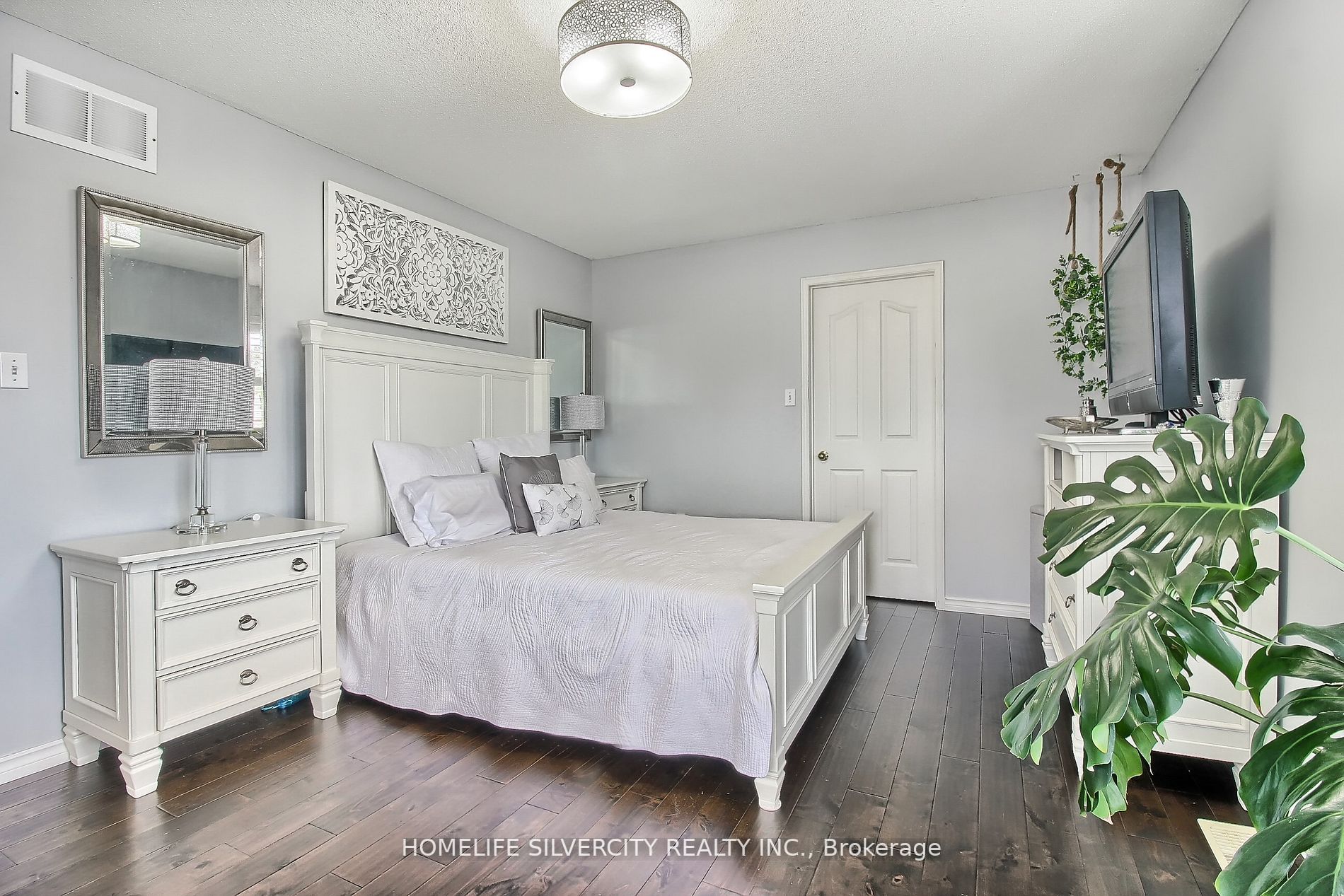 8 Prince Dr