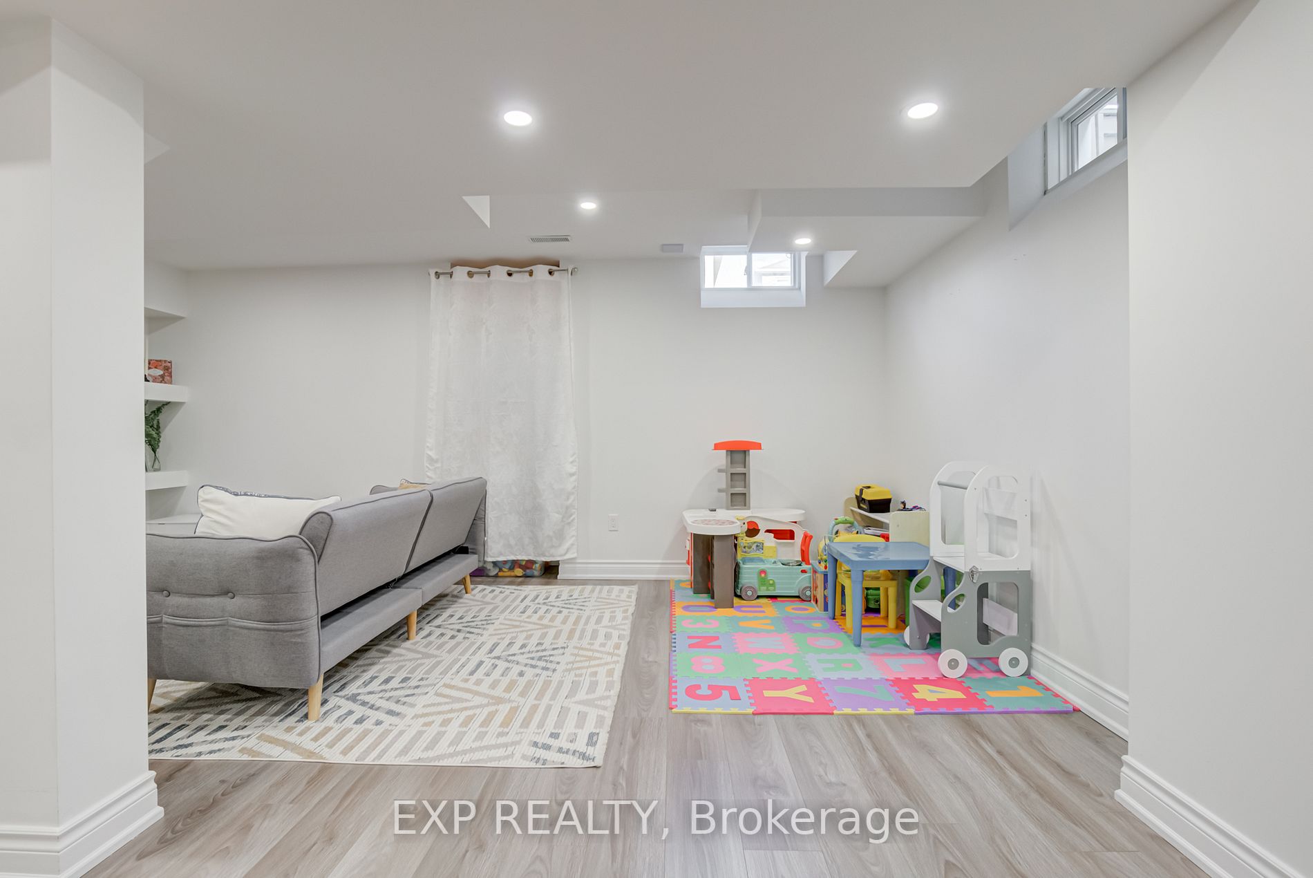120 Black Maple Cres