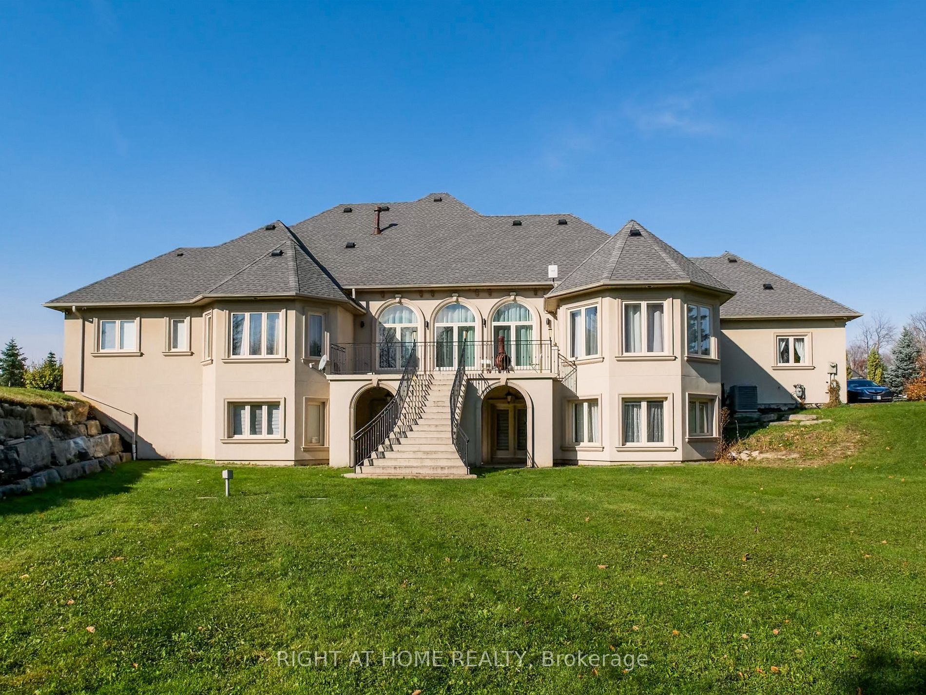 61 Charles Cooper Crt