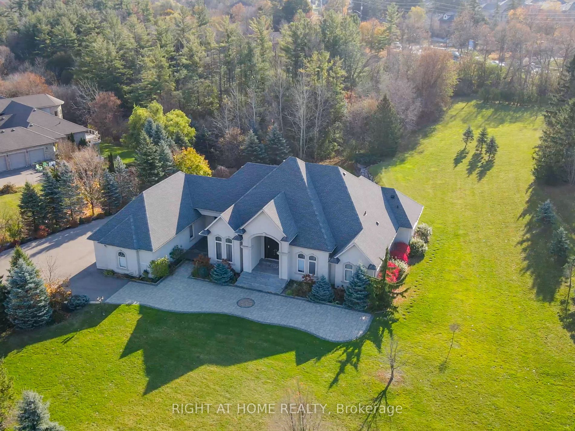 61 Charles Cooper Crt
