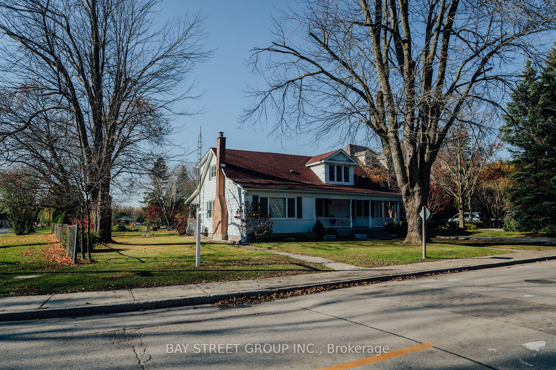 282 Main St