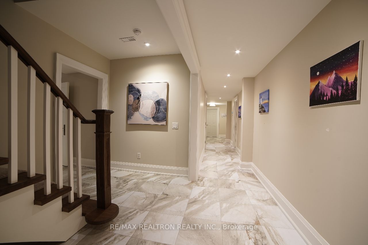 10 Emerald Heights Dr