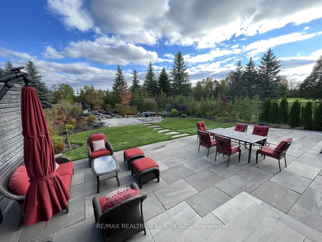 10 Emerald Heights Dr