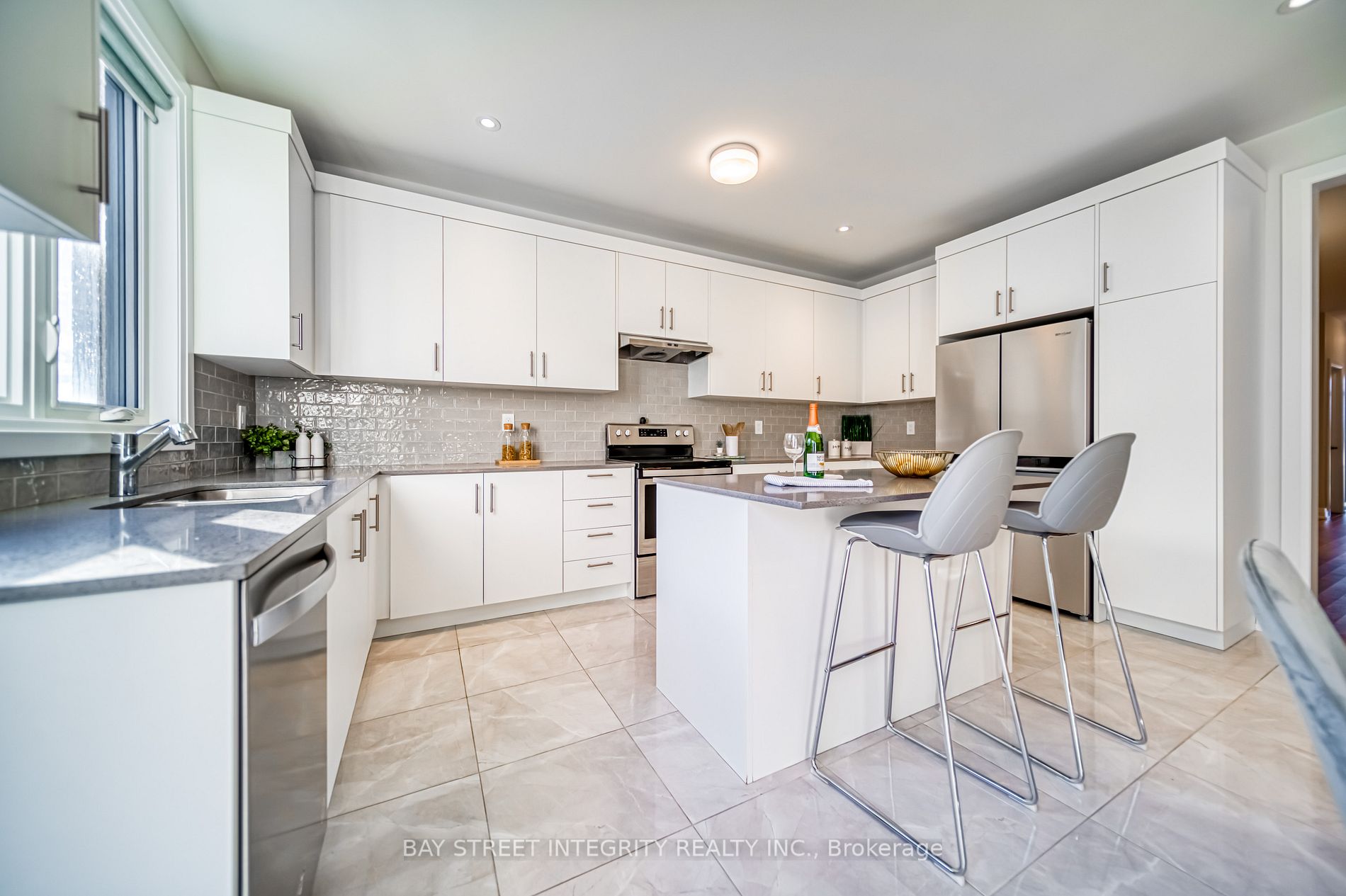 47 Longworth Ave