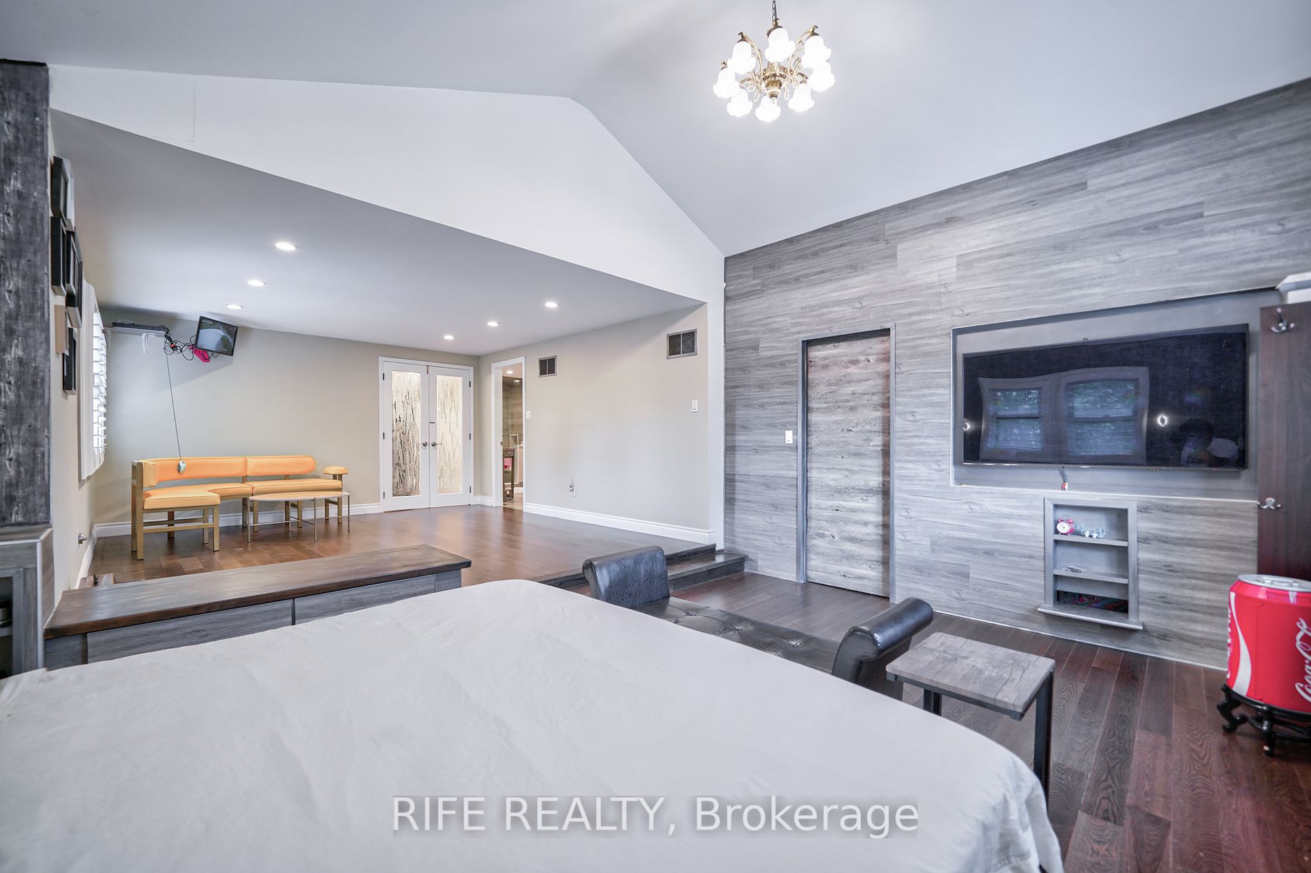 66 Greencroft Cres