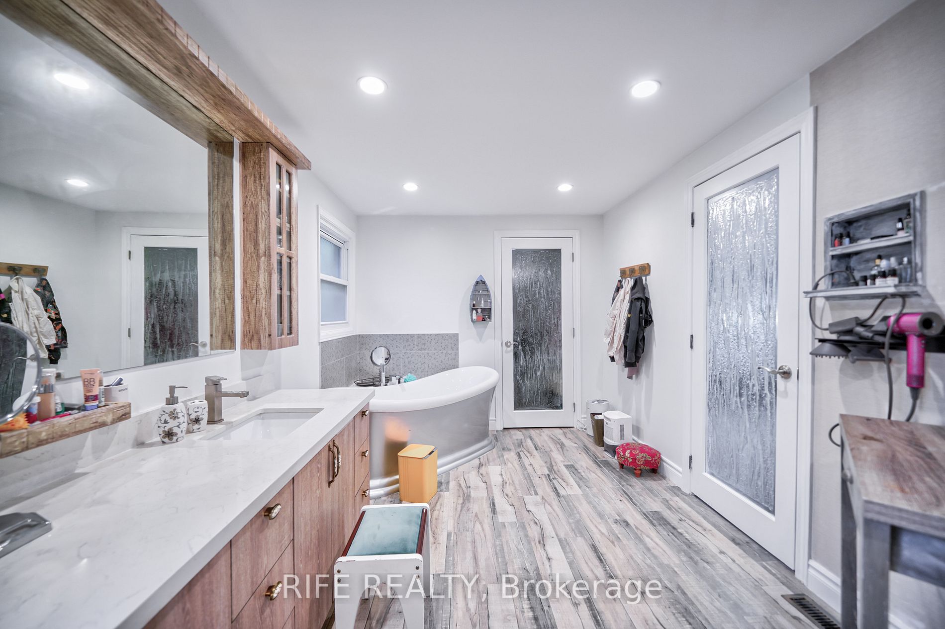 66 Greencroft Cres