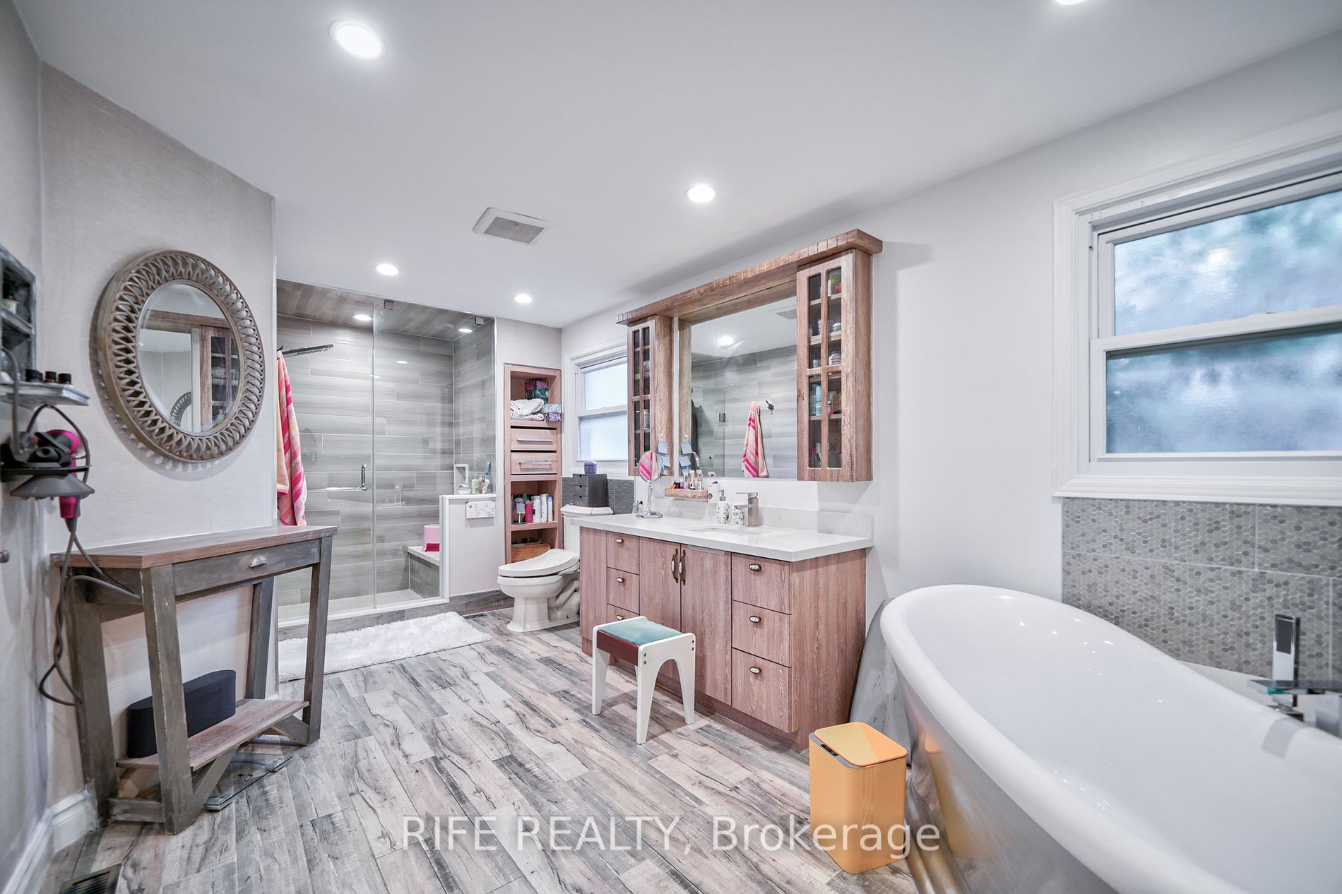 66 Greencroft Cres