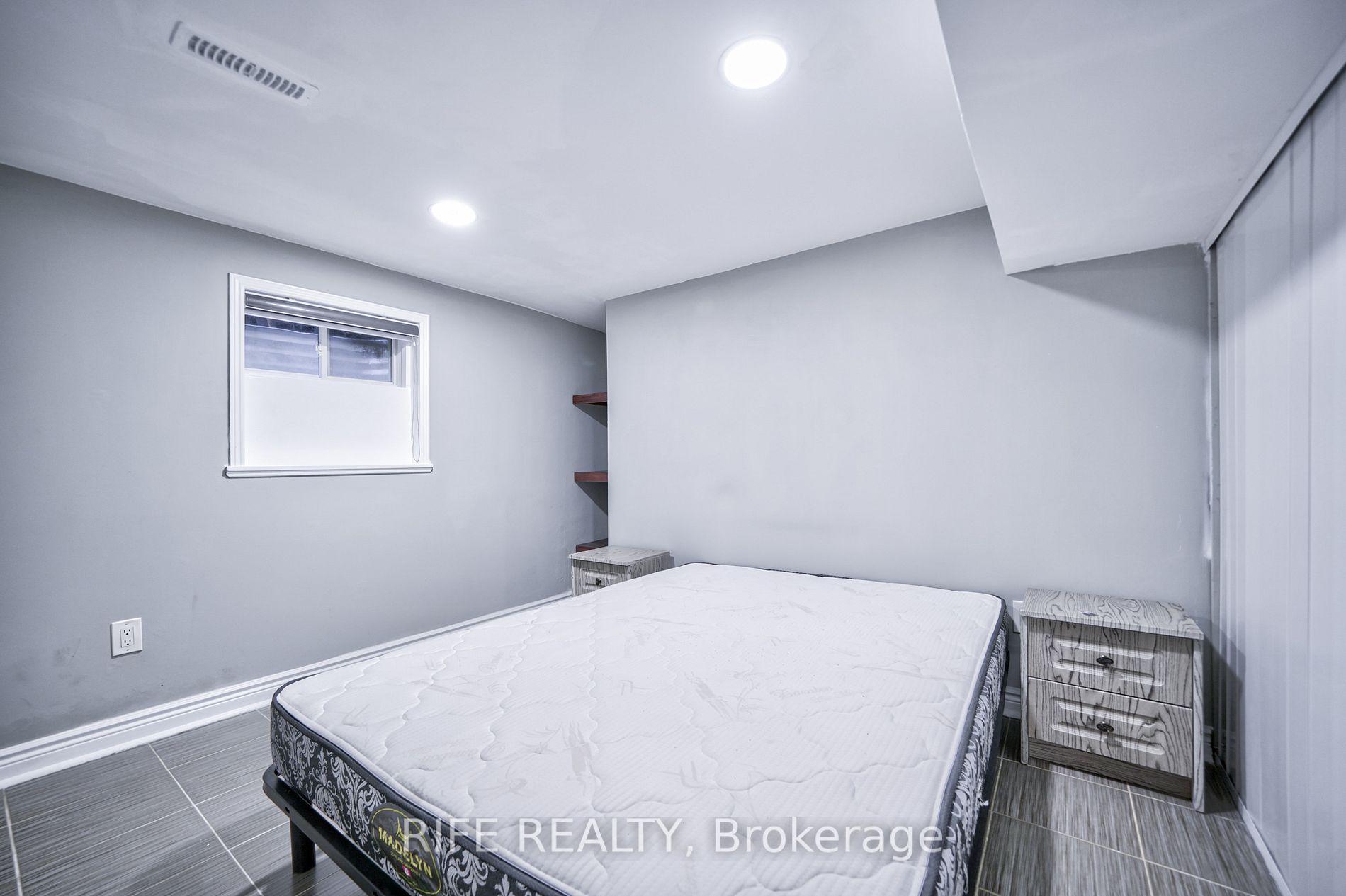 66 Greencroft Cres