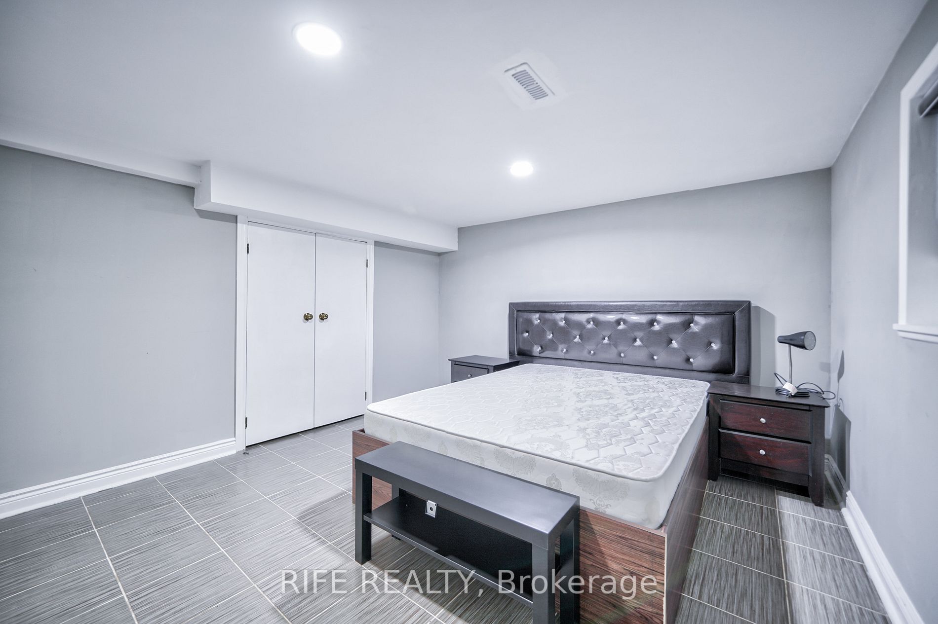 66 Greencroft Cres