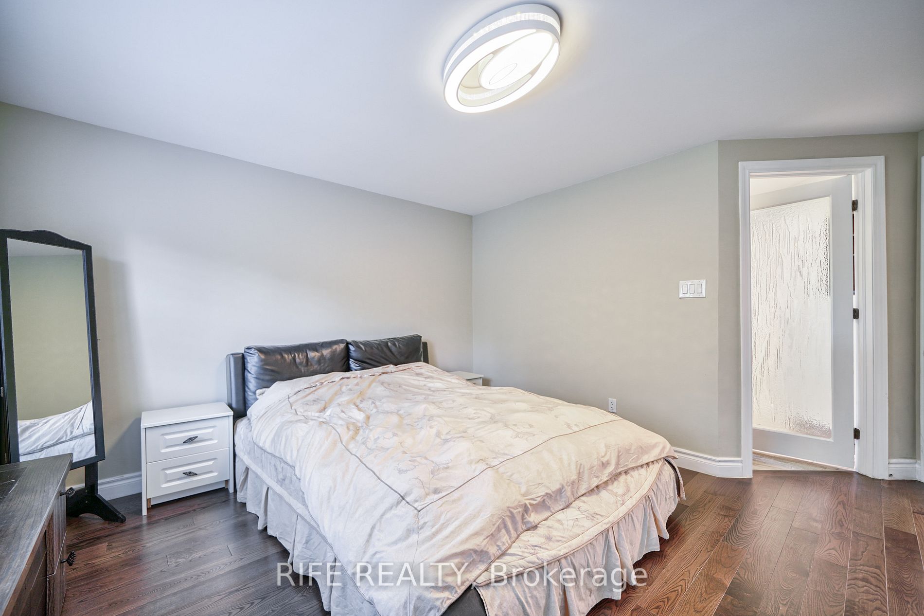 66 Greencroft Cres