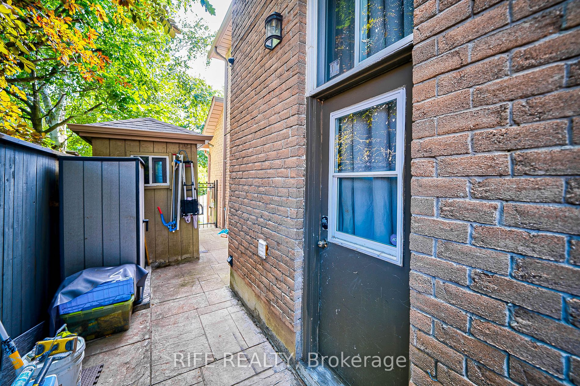 66 Greencroft Cres