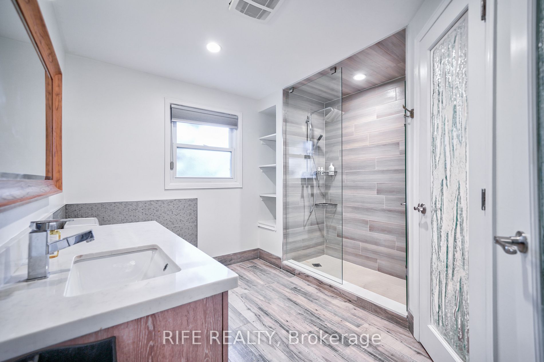 66 Greencroft Cres
