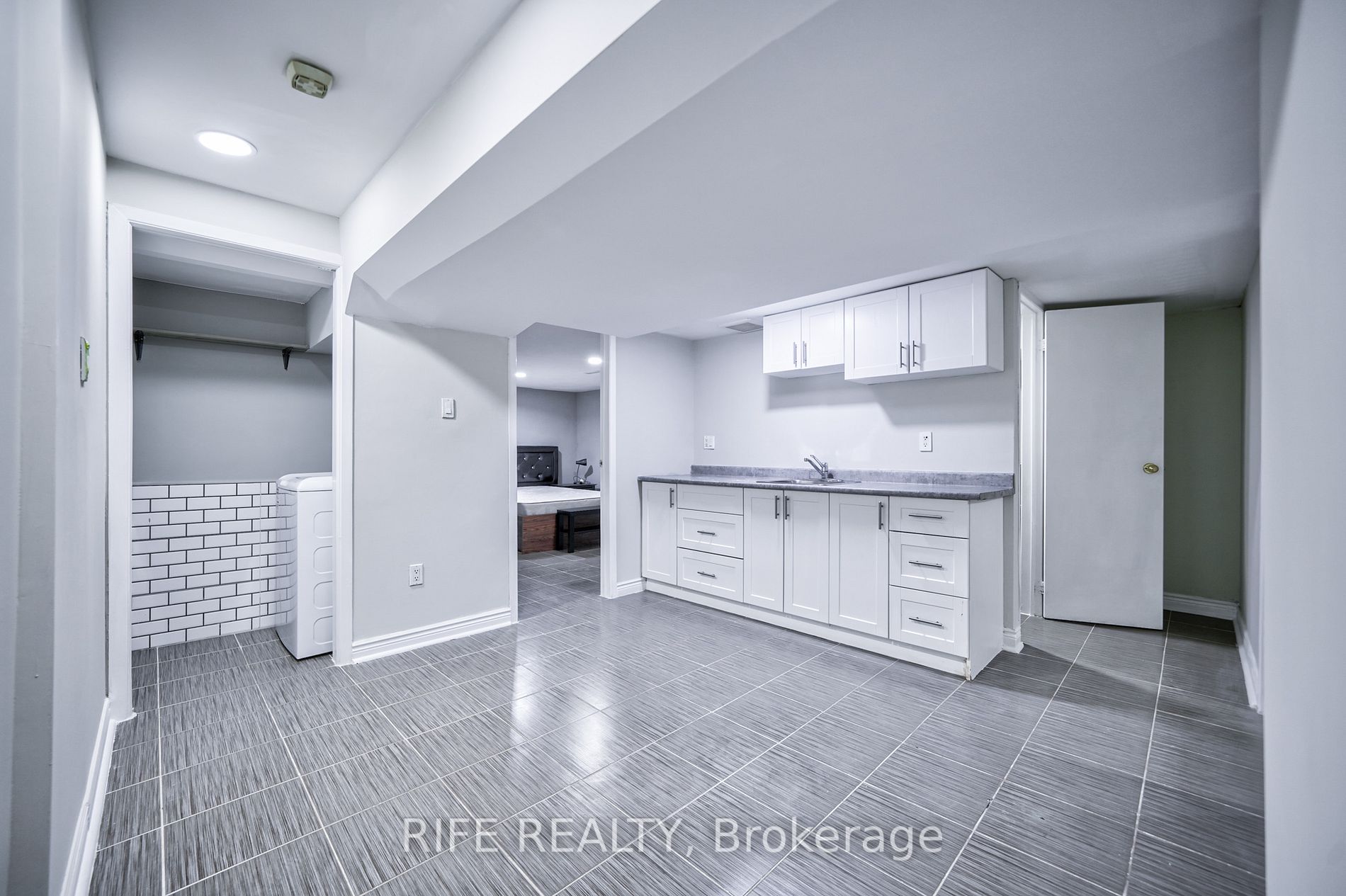 66 Greencroft Cres