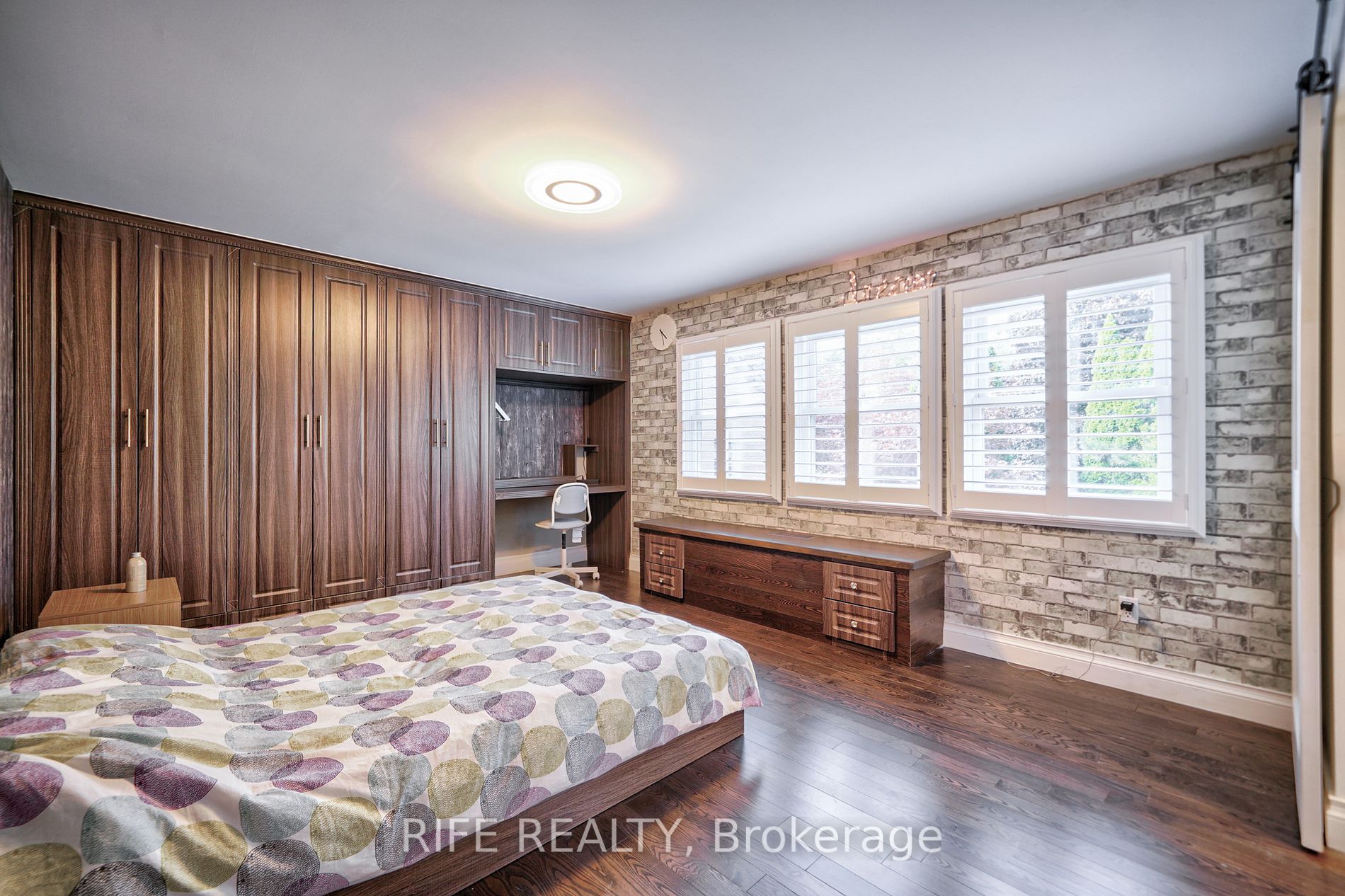 66 Greencroft Cres