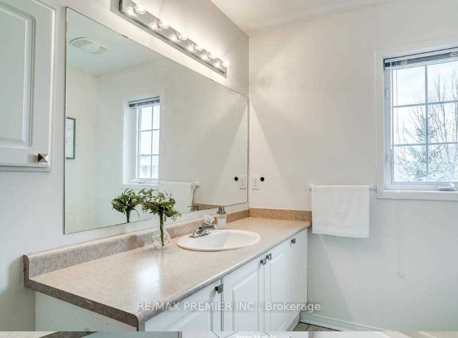 21 Casabel Dr