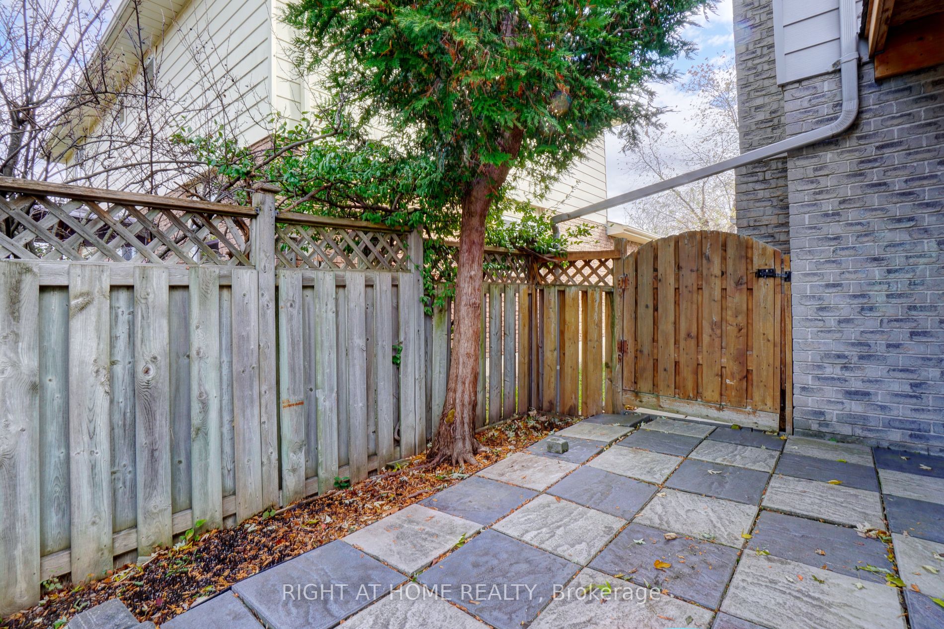 116 Crown Cres