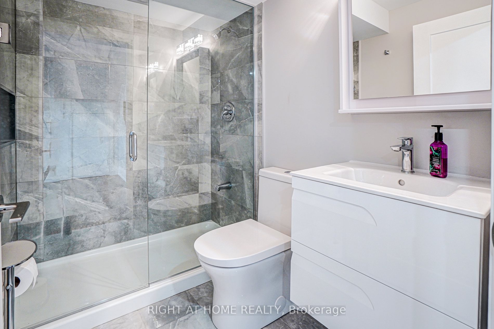 116 Crown Cres
