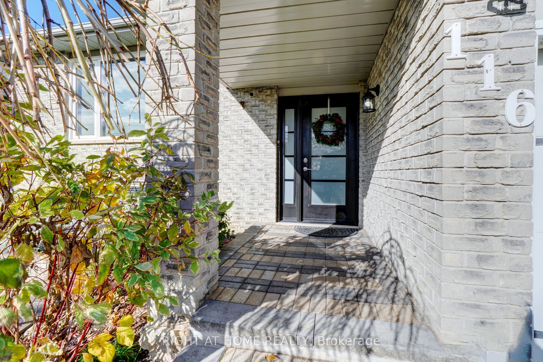 116 Crown Cres