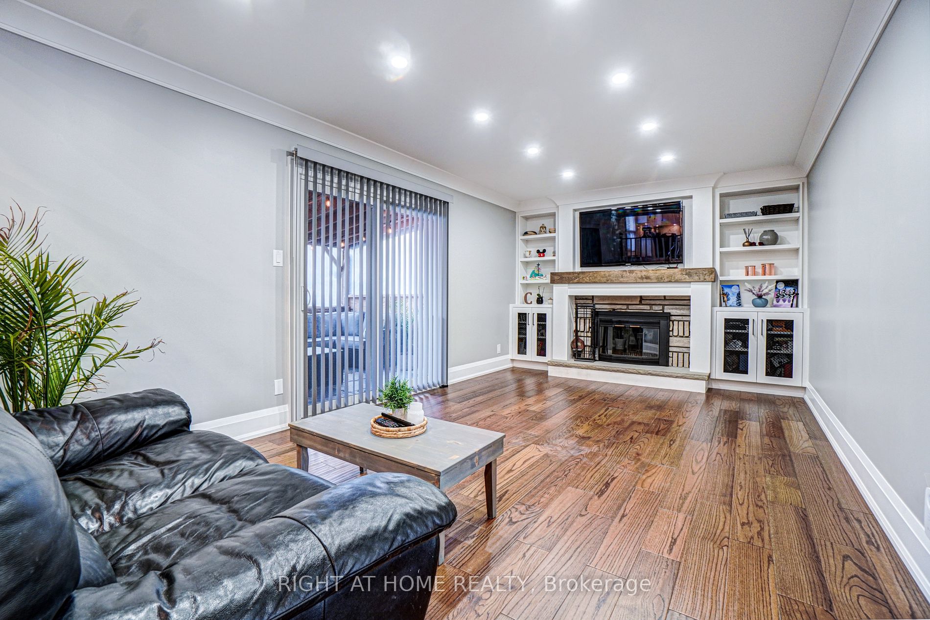116 Crown Cres