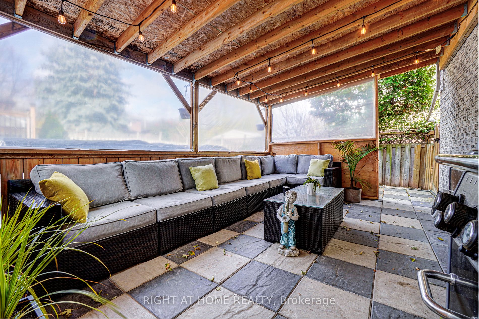 116 Crown Cres