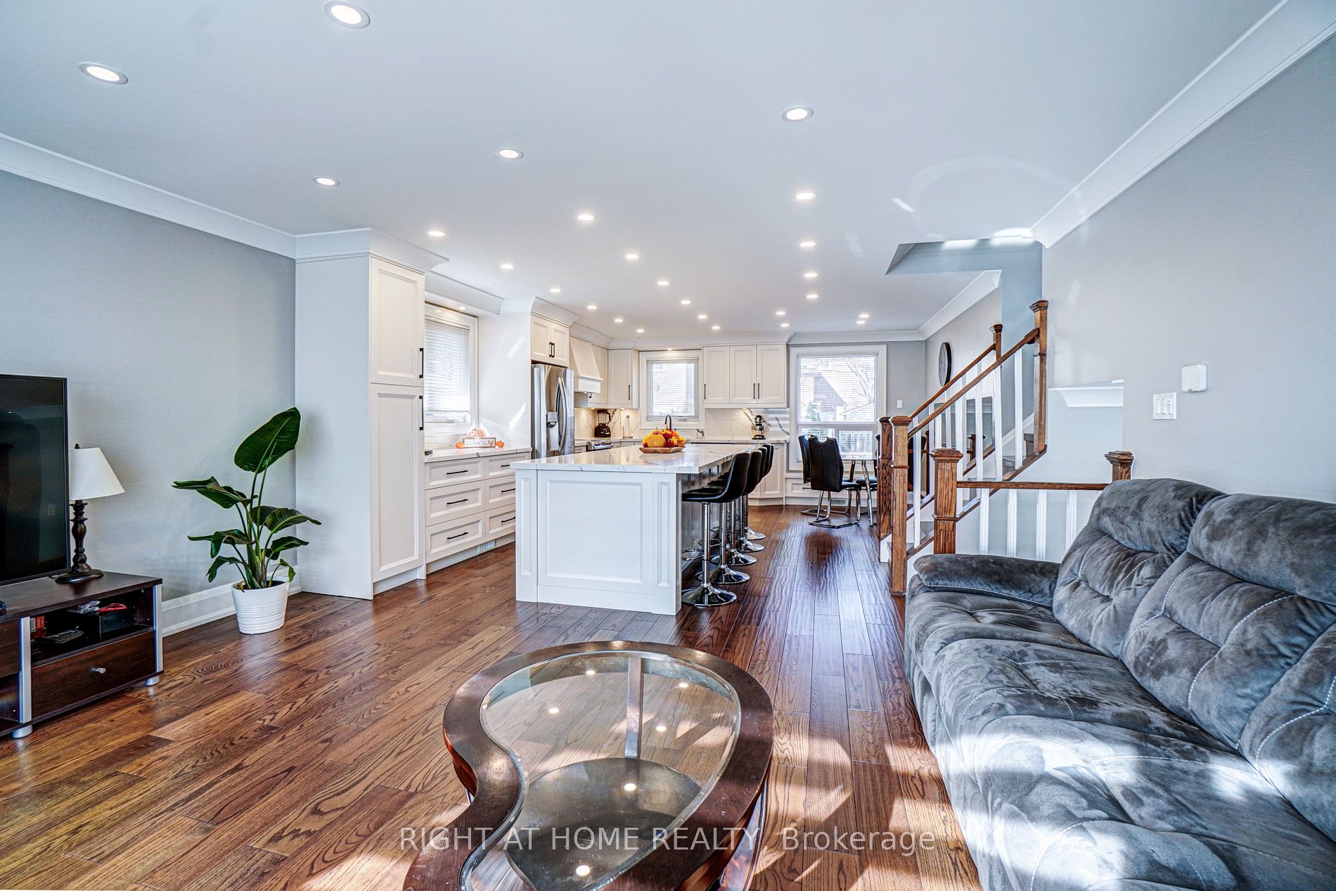 116 Crown Cres